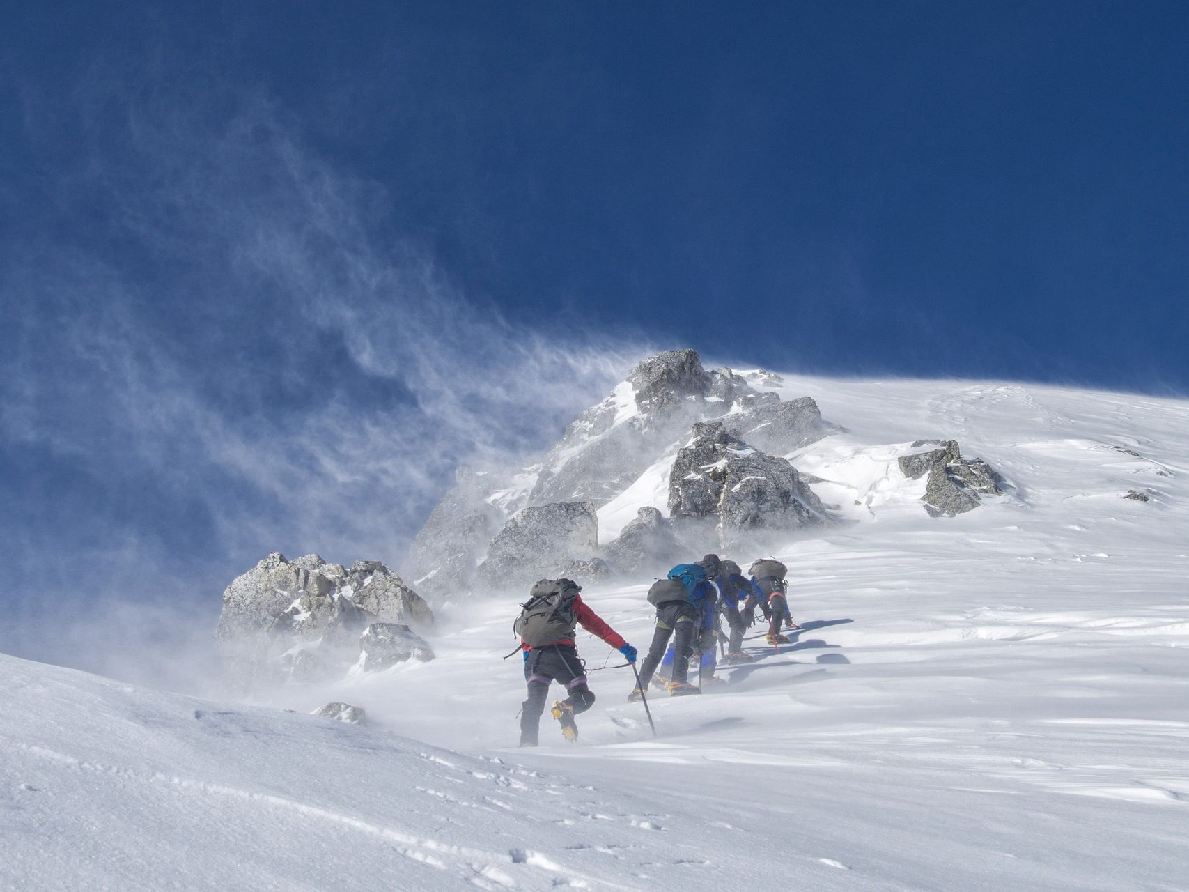 Wegen der oft noch tief winterlichen Verhältnisse kam die Gruppe nur langsam voran. Wegen der oft noch tief winterlichen Verhältnisse kam die Gruppe nur langsam voran.