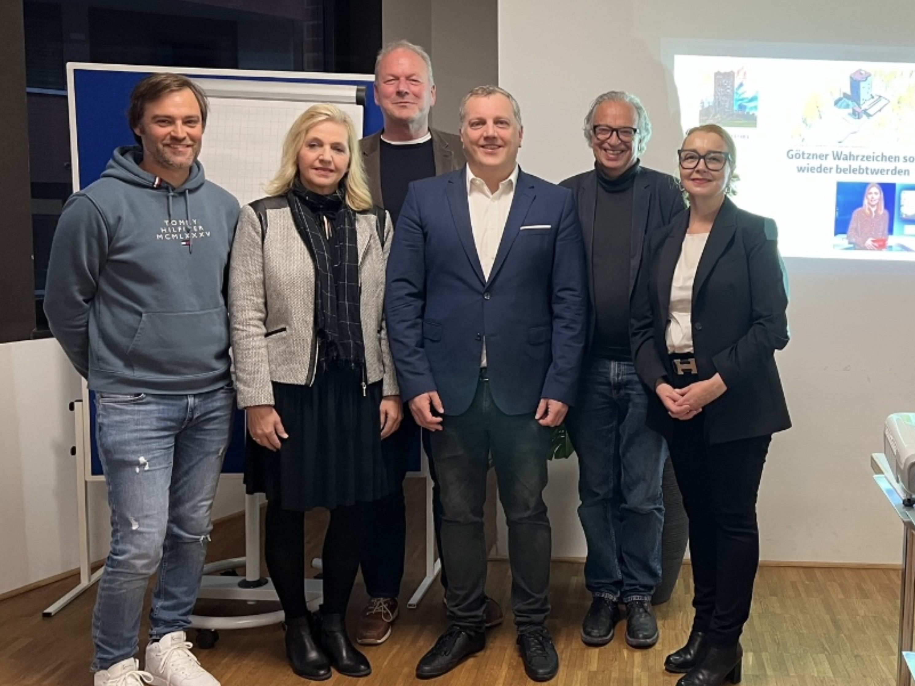 Markus Mühlmann, Kornelia Ender, Bürgermeister Christian Loacker, Vereinsobmann Christoph Längle, Architekt Wolfgang Ritsch und Vizebürgermeisterin Edith Lampert-Deuring Markus Mühlmann, Kornelia Ender, Bürgermeister Christian Loacker, Vereinsobmann Christoph Längle, Architekt Wolfgang Ritsch und Vizebürgermeisterin Edith Lampert-Deuring