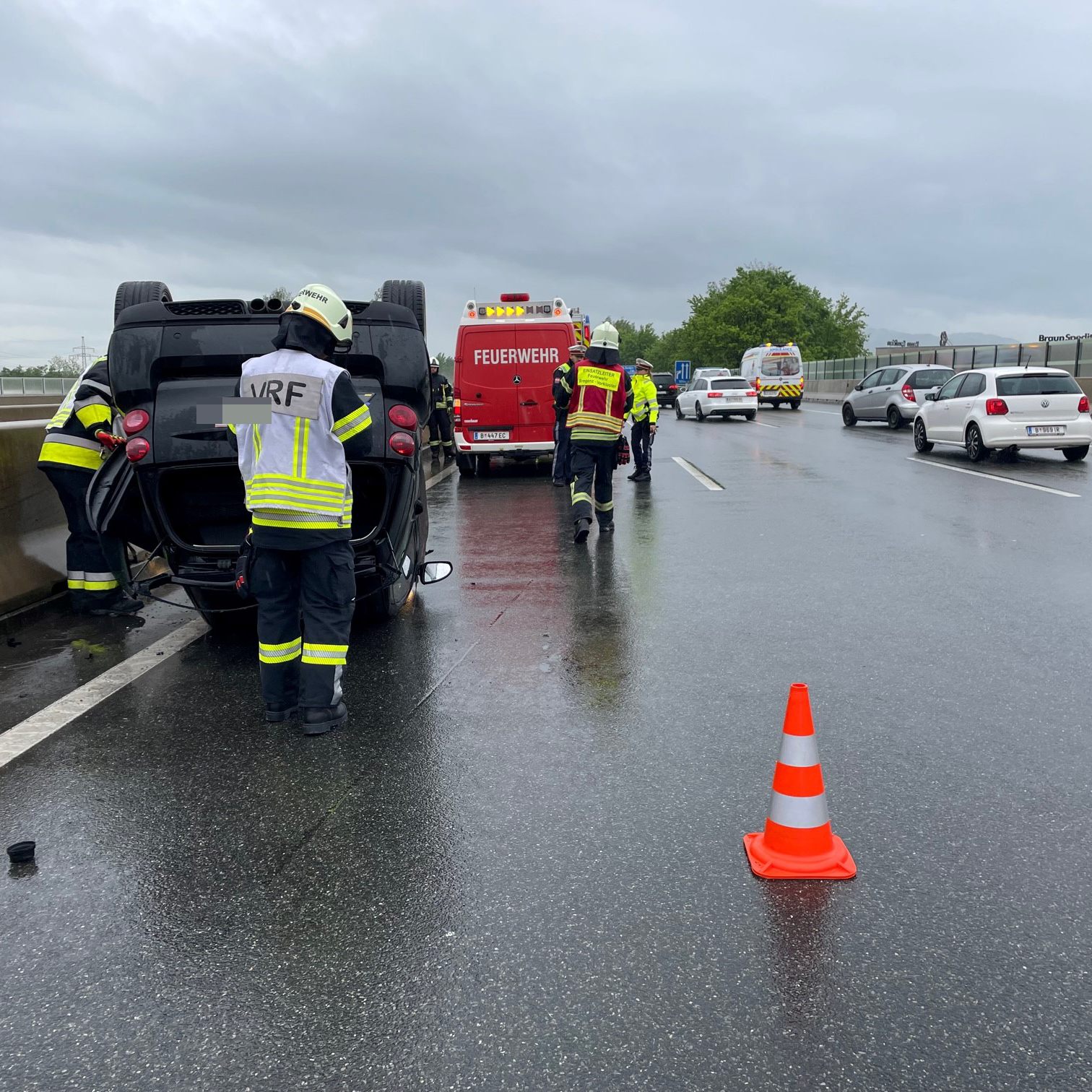 Schwerer Verkehrsunfall auf der A14 zwischen Wolfurt und Dornbirn Nord.