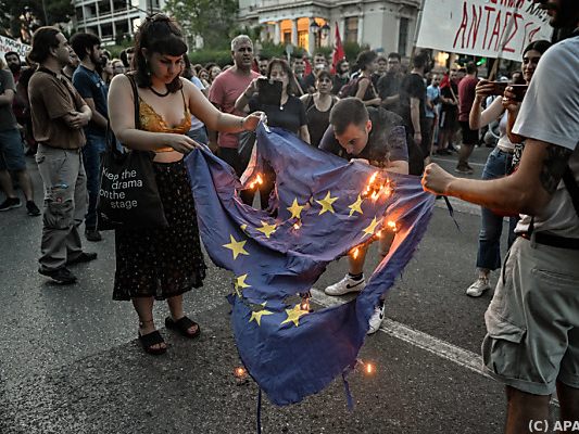 Wütende Proteste in Athen gegen die EU-Flüchtlingspolitik