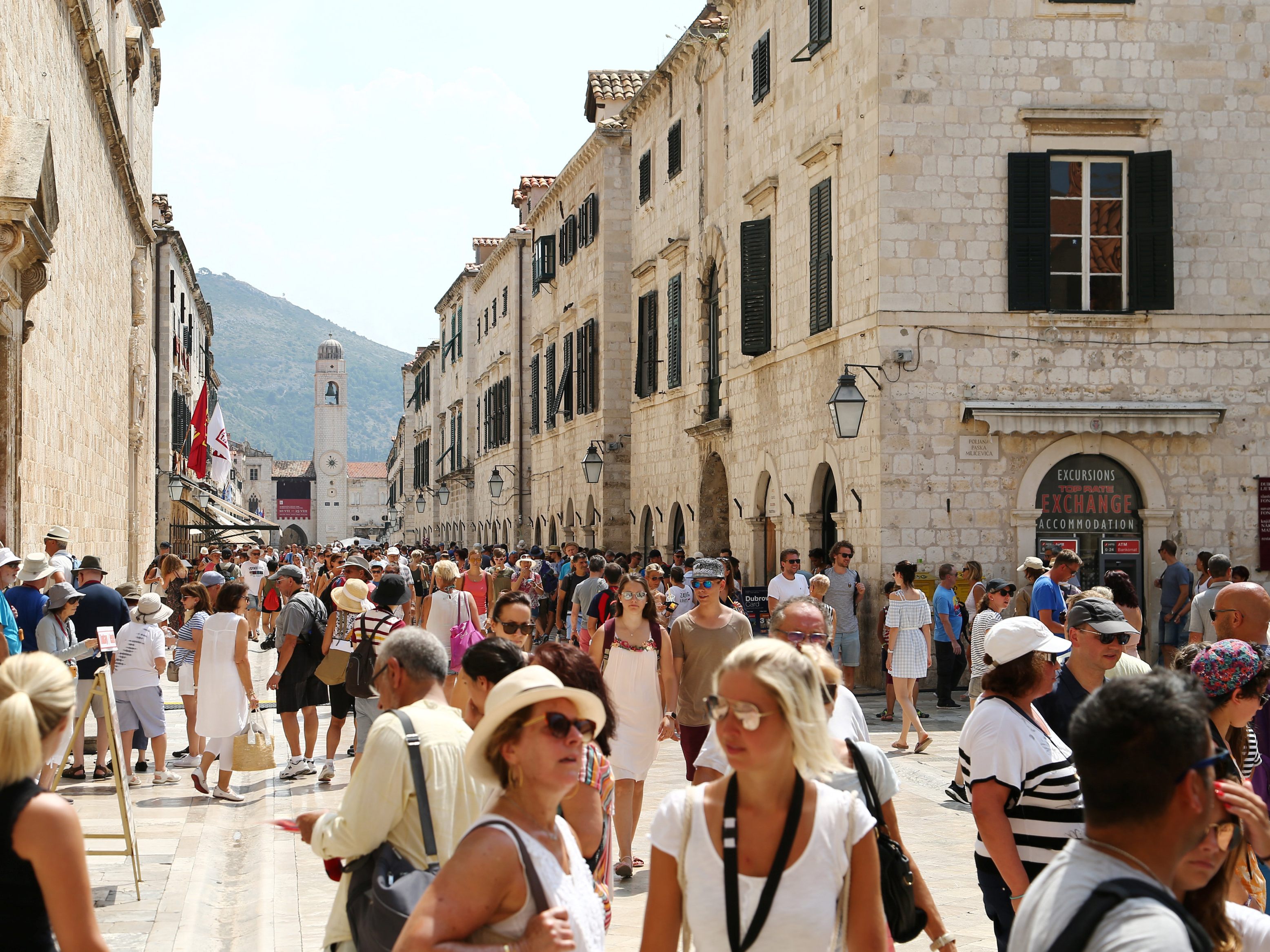Dubrovnik verbannt Rollkoffer aus der historischen Altstadt. Dubrovnik verbannt Rollkoffer aus der historischen Altstadt.