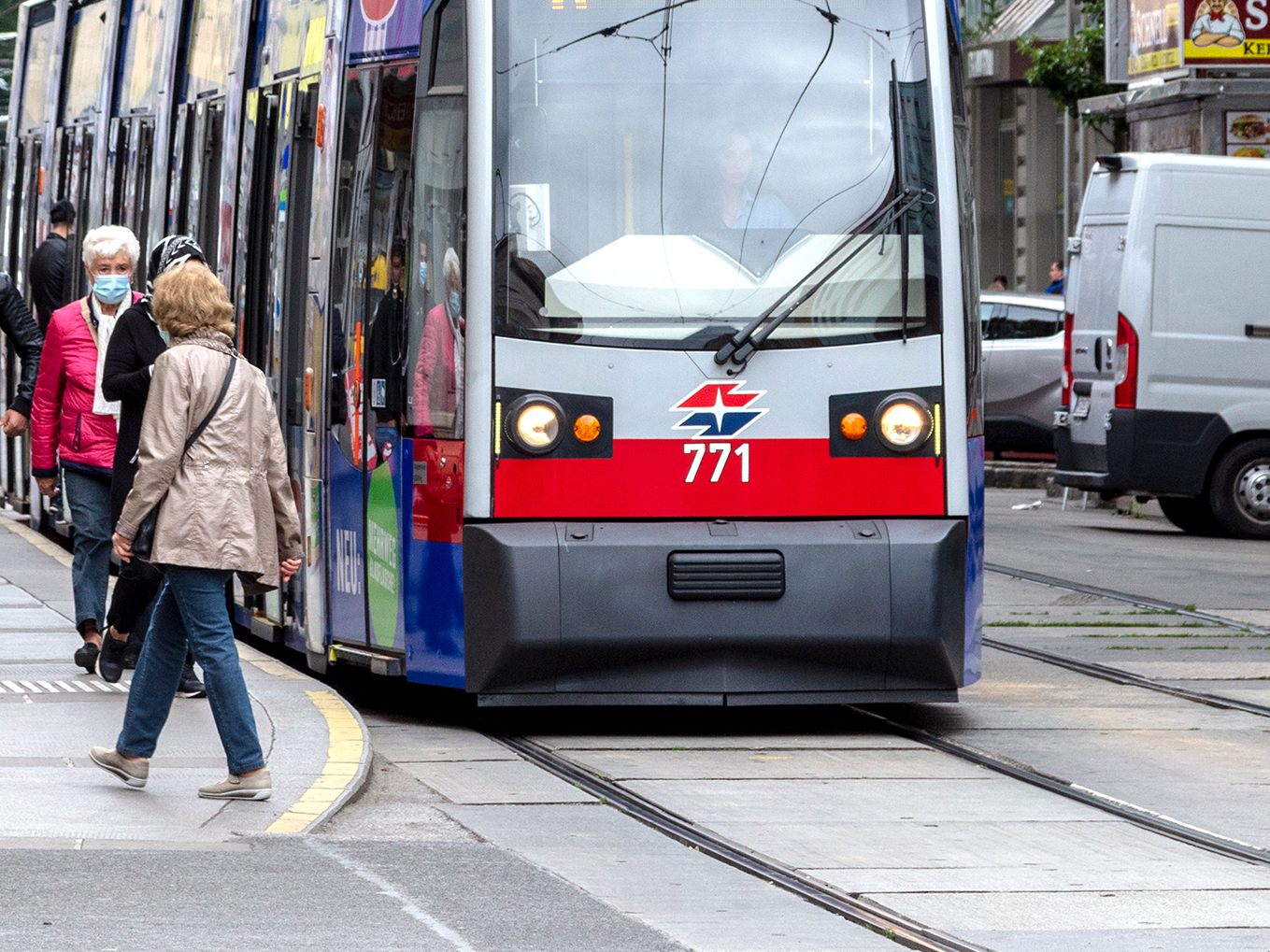 Eine Straßenbahn erfasste eine Neunjährige in Wien-Favoriten. Eine Straßenbahn erfasste eine Neunjährige in Wien-Favoriten.