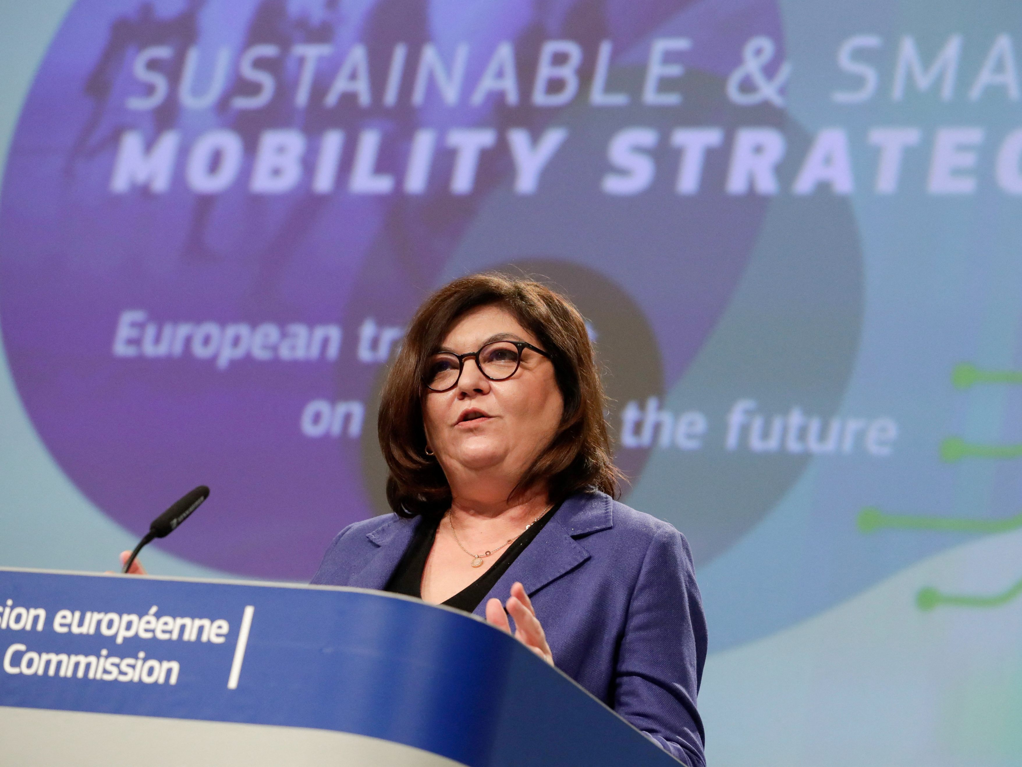 EU-Kommissarin Valean kritisiert die "einseitigen Maßnahmen" Österreichs. EU-Kommissarin Valean kritisiert die "einseitigen Maßnahmen" Österreichs.