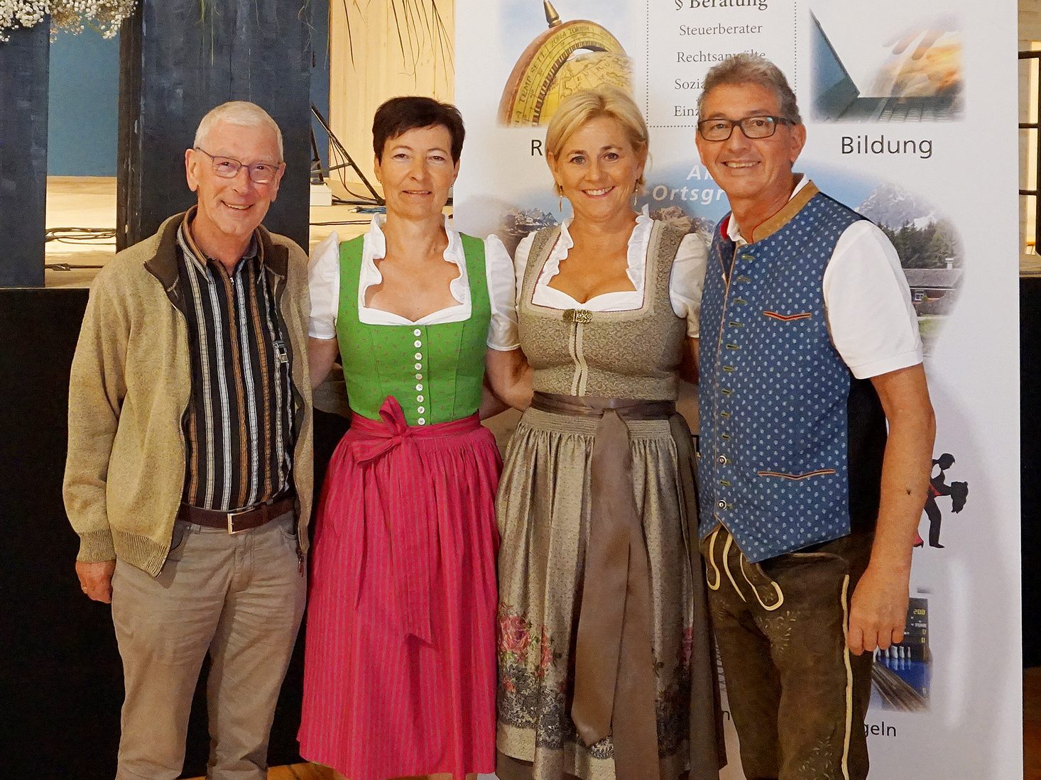 Das Vereinsteam mit Anneliese–Angelika und Franz Xaver freuen sich auf das Landestreffen im schönen Montafon Das Vereinsteam mit Anneliese–Angelika und Franz Xaver freuen sich auf das Landestreffen im schönen Montafon