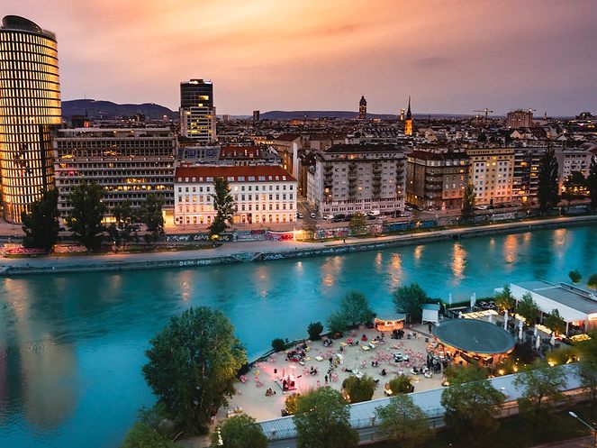 Silent Cinema Open Air Kino Tour kommt wieder in die Strandbar Herrmann in Wien. Silent Cinema Open Air Kino Tour kommt wieder in die Strandbar Herrmann in Wien.