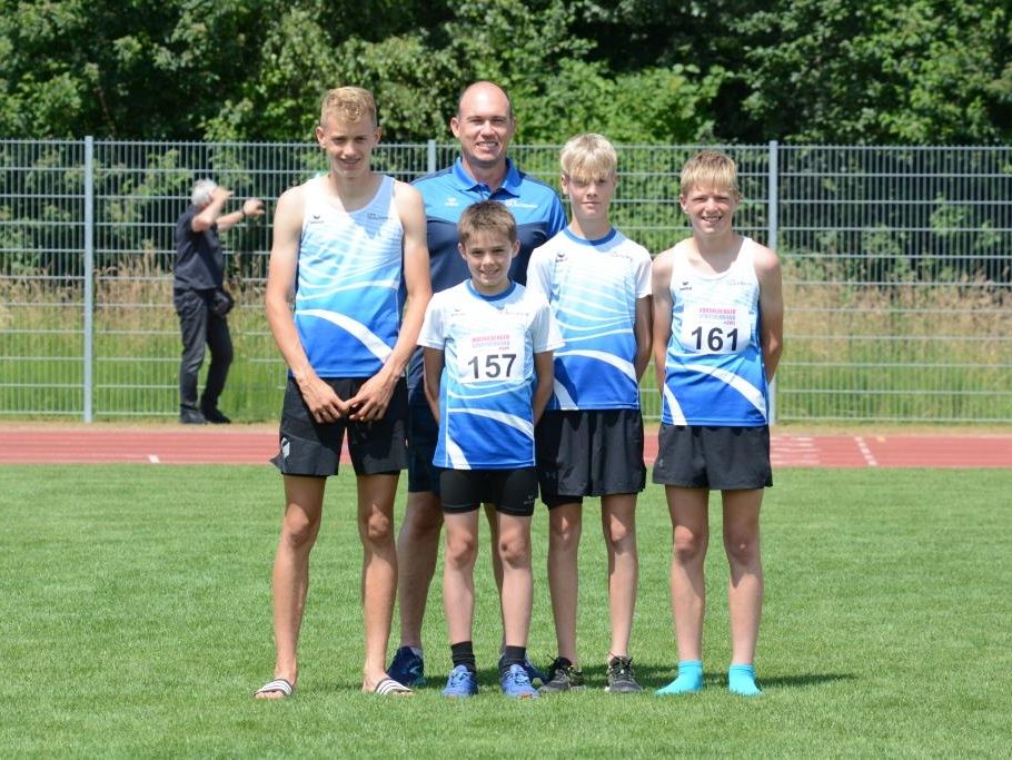 vlnr: Lorenz Wirth, Valentin Pöllmann, Linus Oblak, Julius Wirth mit Trainer Gerhard Gmeiner vlnr: Lorenz Wirth, Valentin Pöllmann, Linus Oblak, Julius Wirth mit Trainer Gerhard Gmeiner