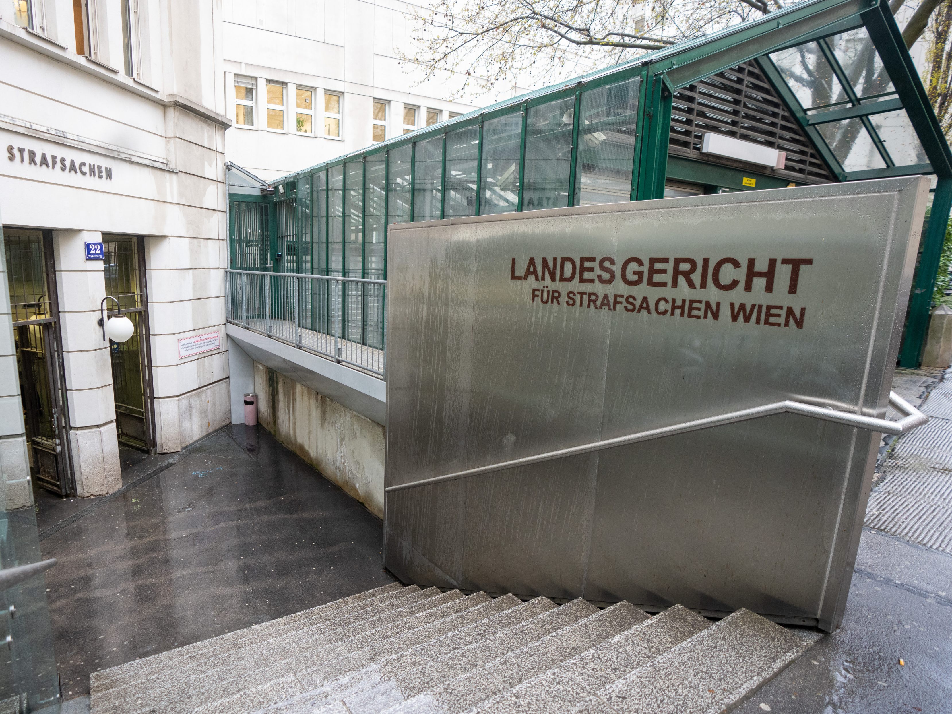 Die Staatsanwaltschaft hat eine Anklage gegen einen 22-Jährigen aus Wien wegen Muttermordes eingebracht. Die Staatsanwaltschaft hat eine Anklage gegen einen 22-Jährigen aus Wien wegen Muttermordes eingebracht.