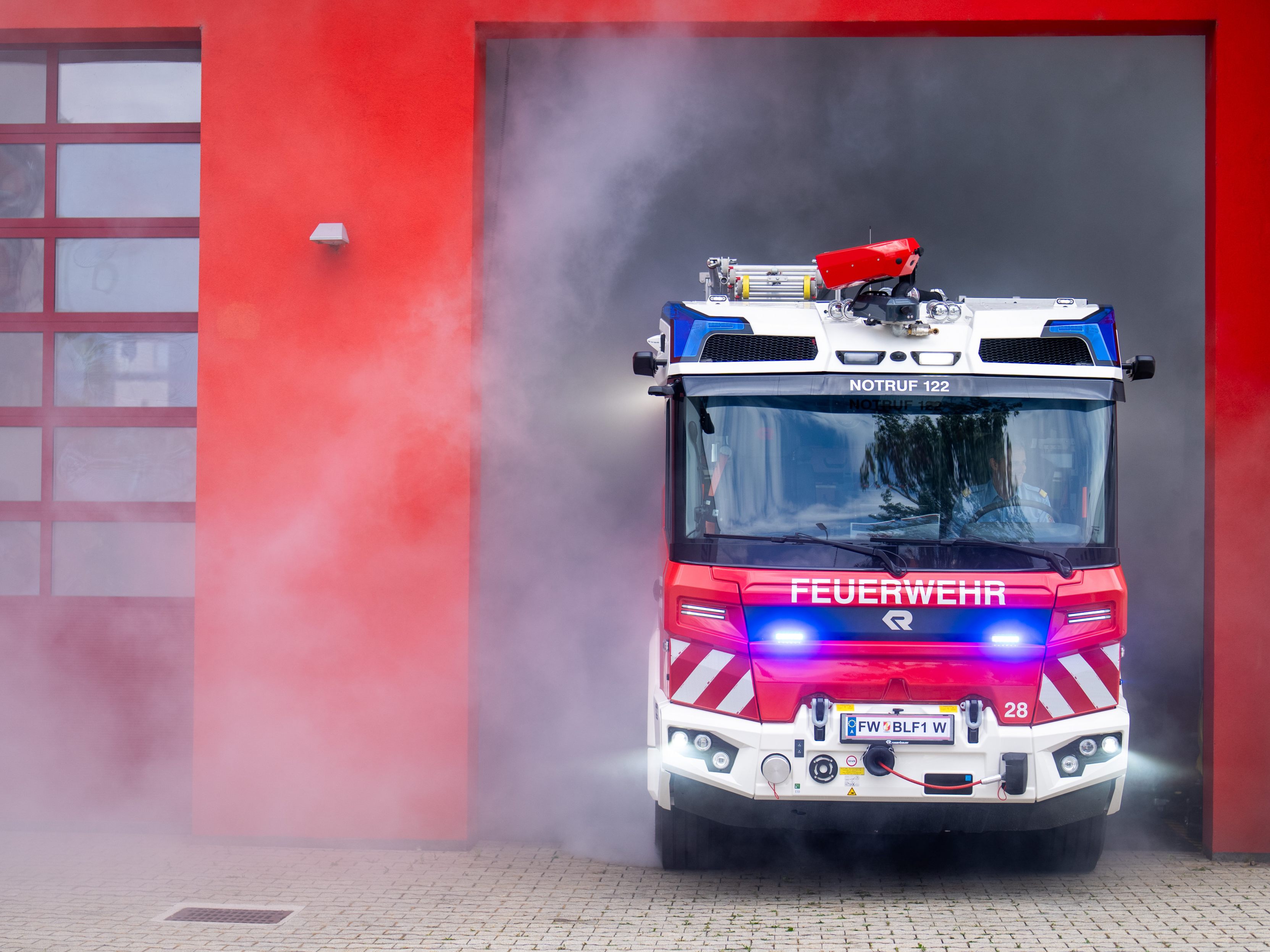Die Berufsfeuerwehr Wien sorgt für Sicherheit am Donauinselfest. Die Berufsfeuerwehr Wien sorgt für Sicherheit am Donauinselfest.