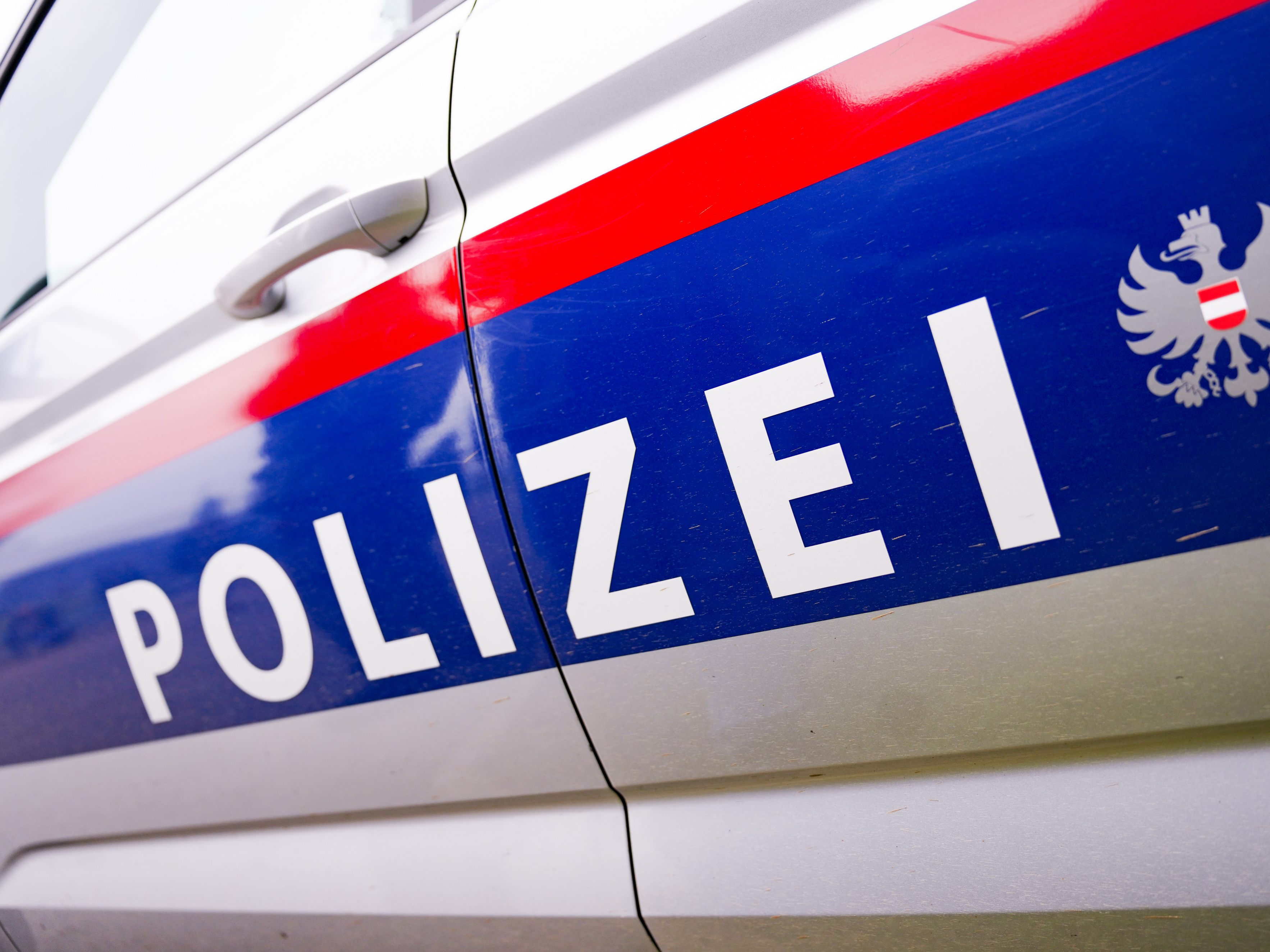 In Wien-Favoriten wurde ein Mann von mehreren Personen angegriffen. In Wien-Favoriten wurde ein Mann von mehreren Personen angegriffen.