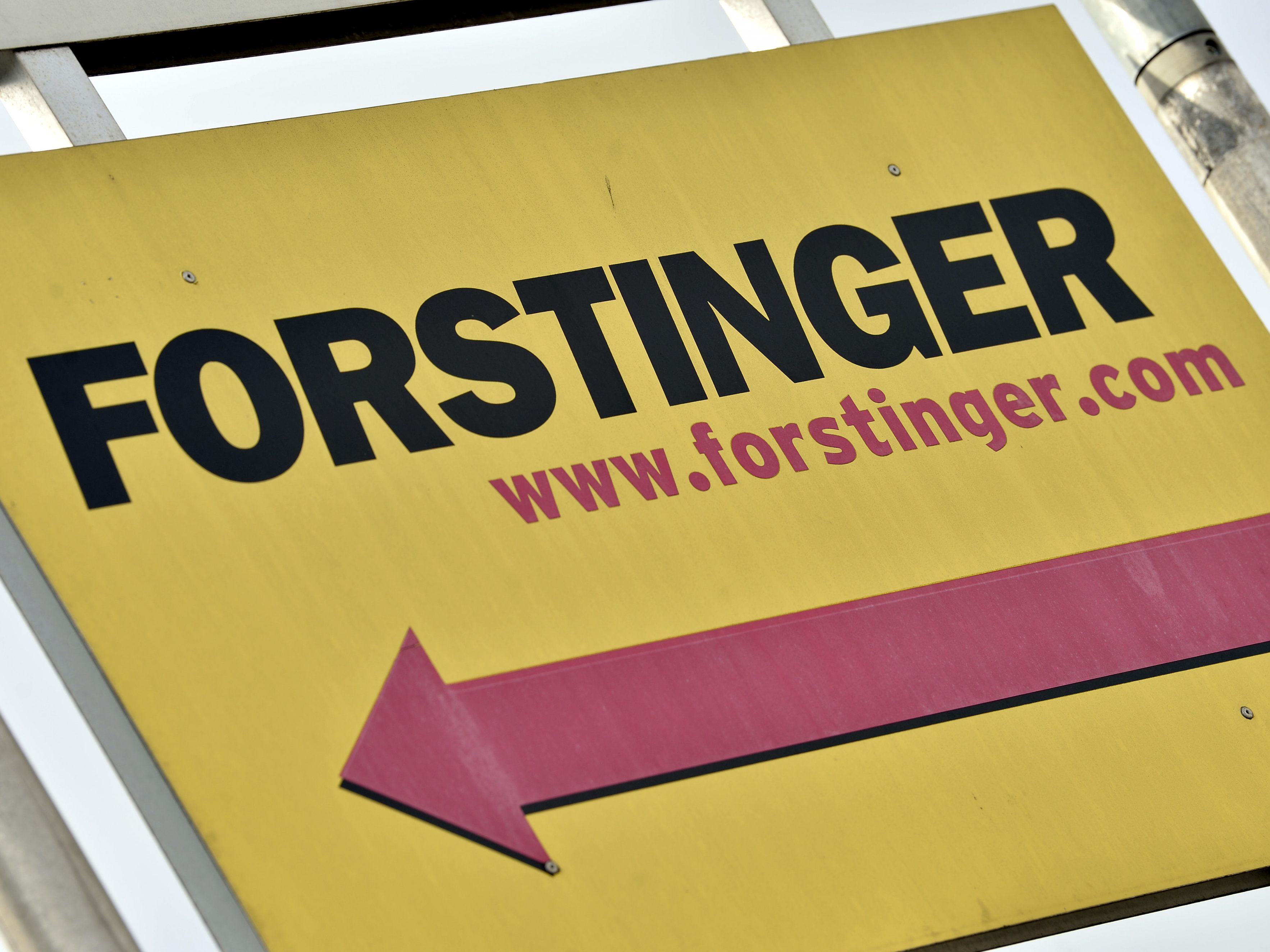 Die Autozubehörkette Forstinger ist wieder insolvent.