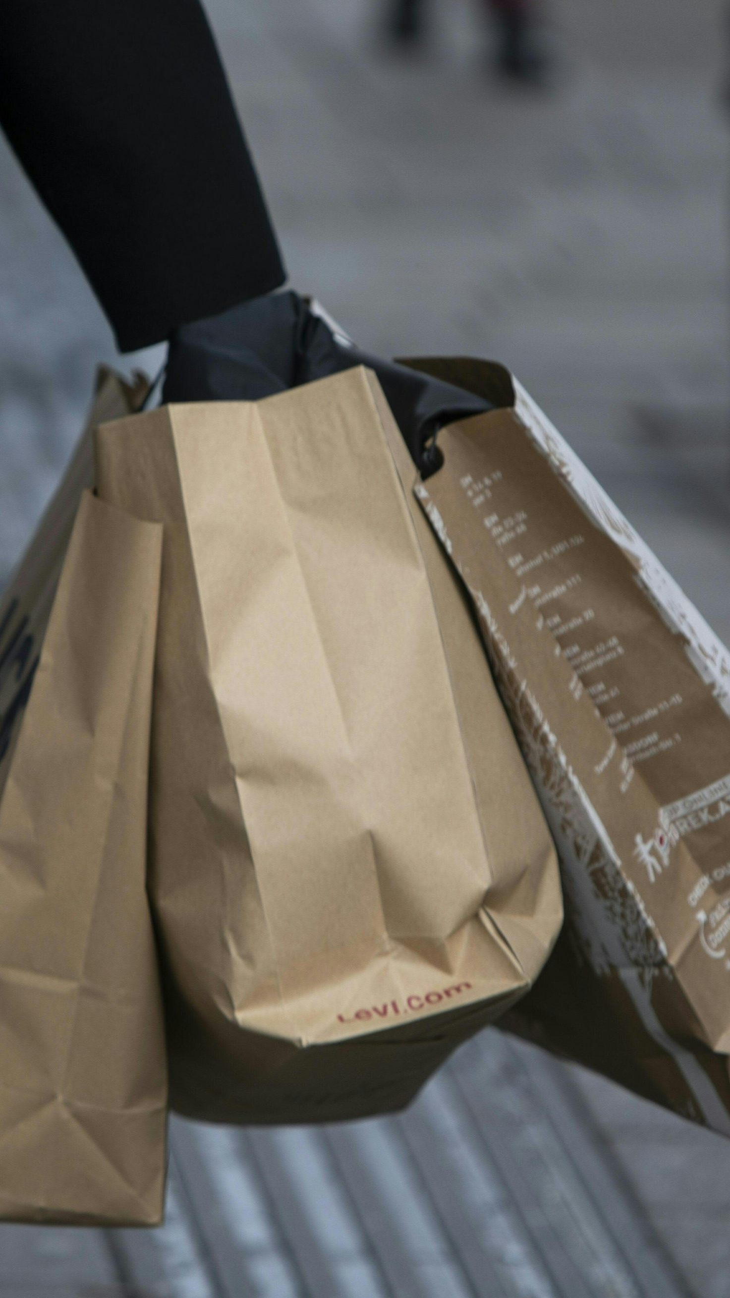 Die Umsätze der Einzelhändler im Euroraum stagnierten im April.