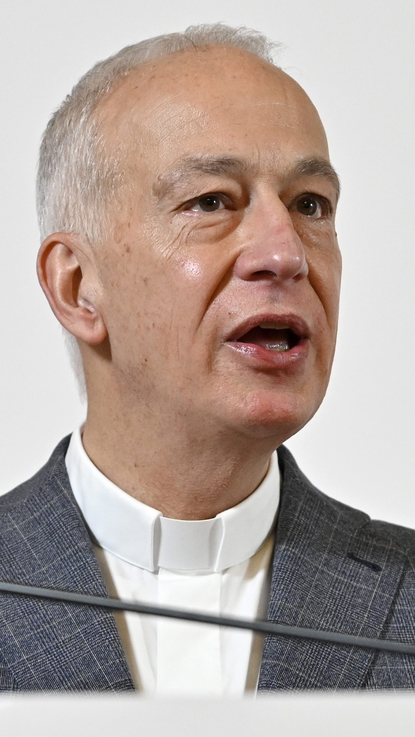 Die Caritas fordert unter Präsident Michael Landau von der Regierung Reformen gegen die Teuerung.