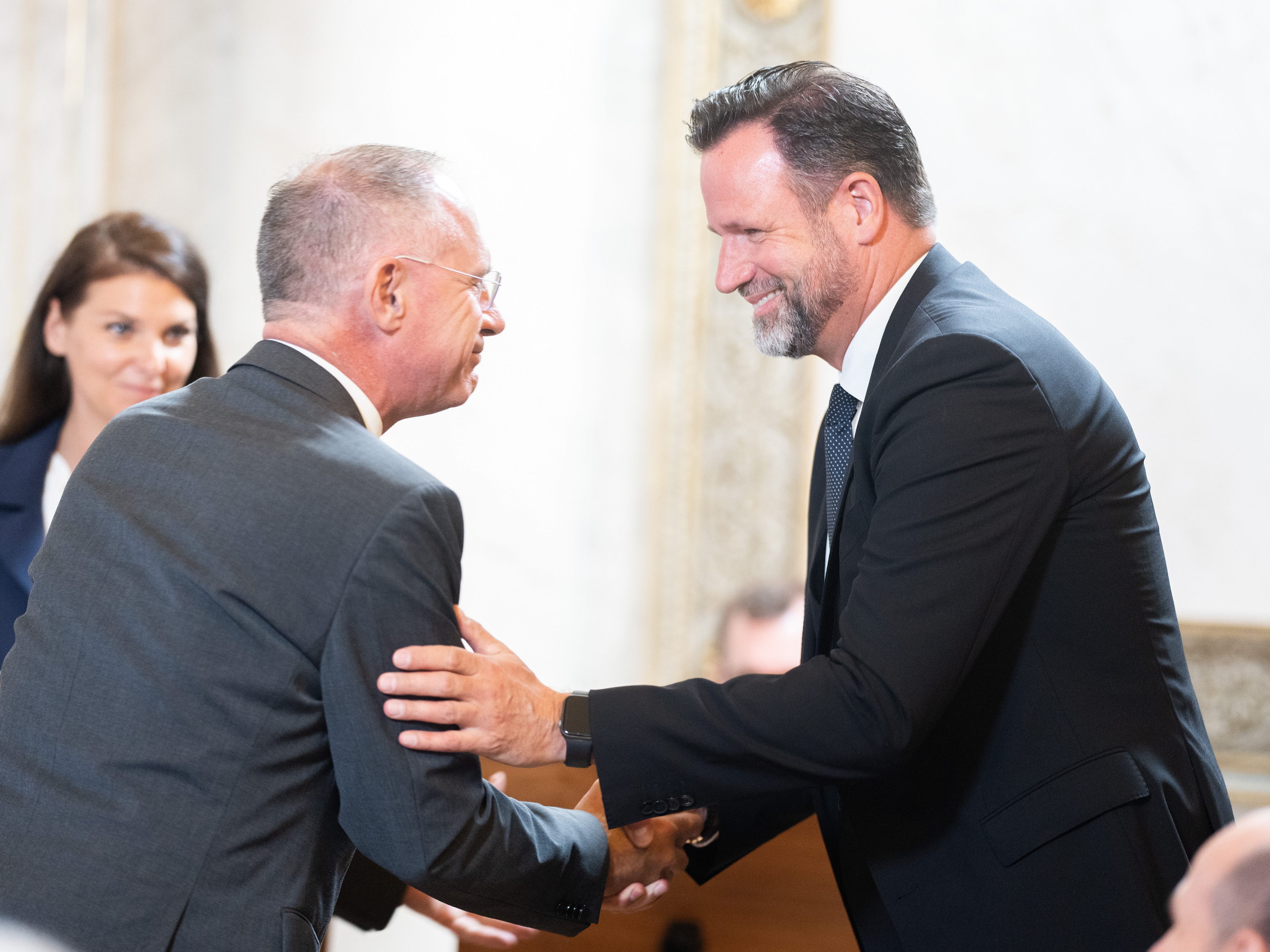 Innenminister Gerhard Karner und der Direktor des Bundeskriminalamts Andreas Holzer am Dienstag, 27. Juni 2023, im Rahmen eines Festakts der Innenministeriums zum Thema "20 Jahre Bundeskriminalamt" in Wien.
