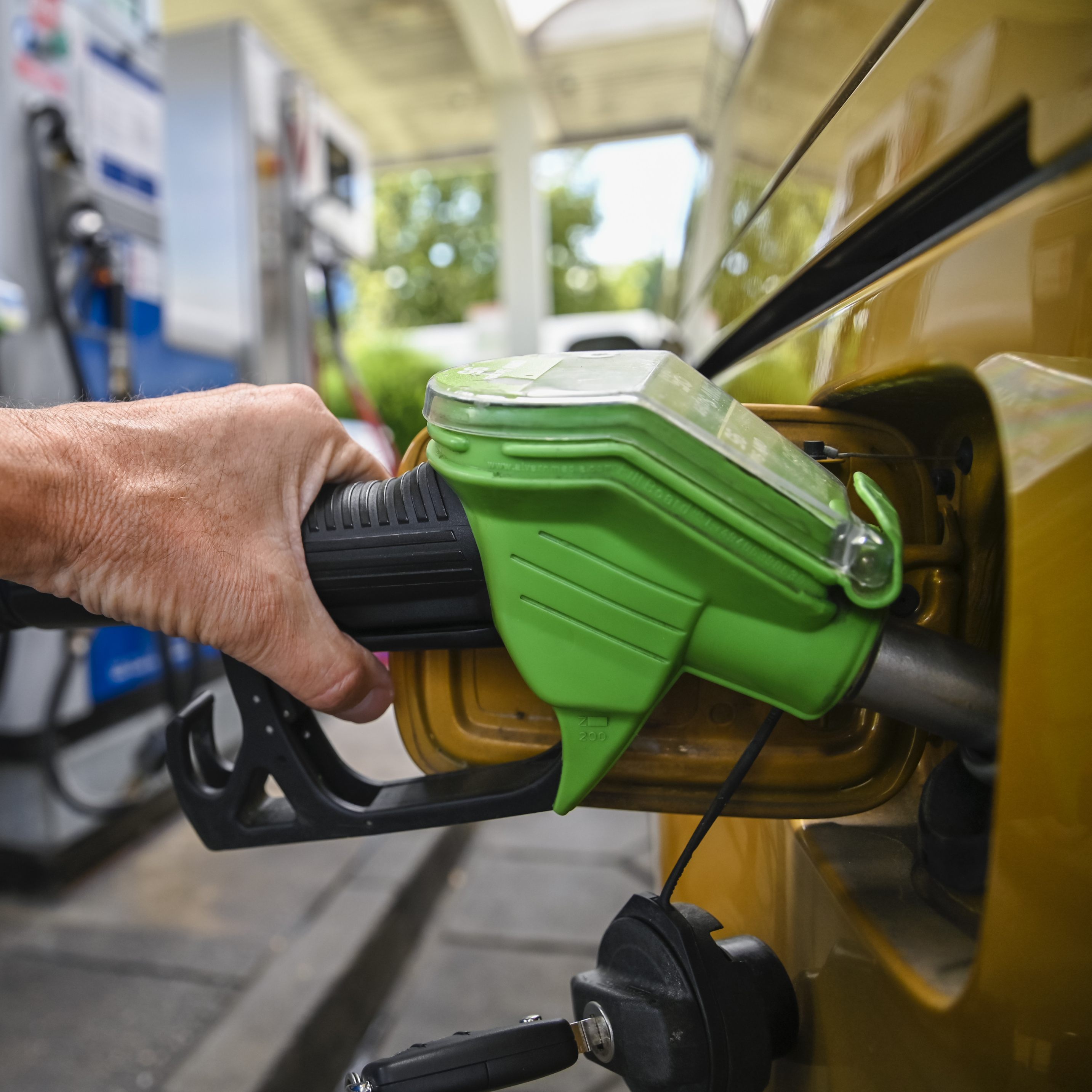 Das Tanken in den Urlaubsländern südlich von Österreich ist billiger als noch im Sommer 2022.