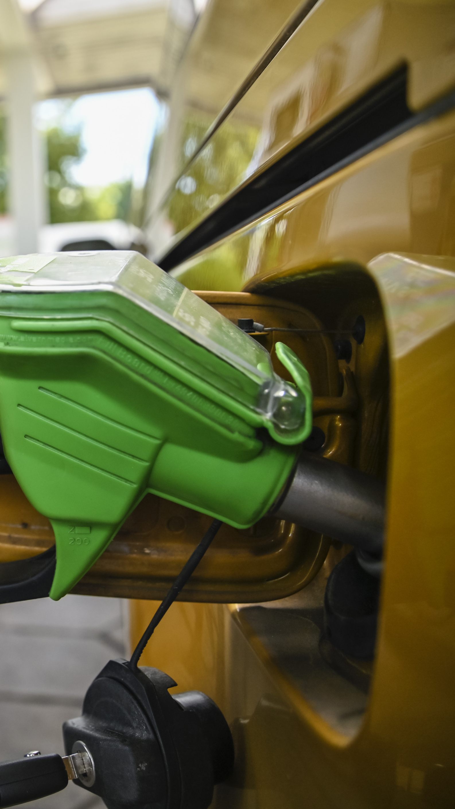 Das Tanken in den Urlaubsländern südlich von Österreich ist billiger als noch im Sommer 2022.