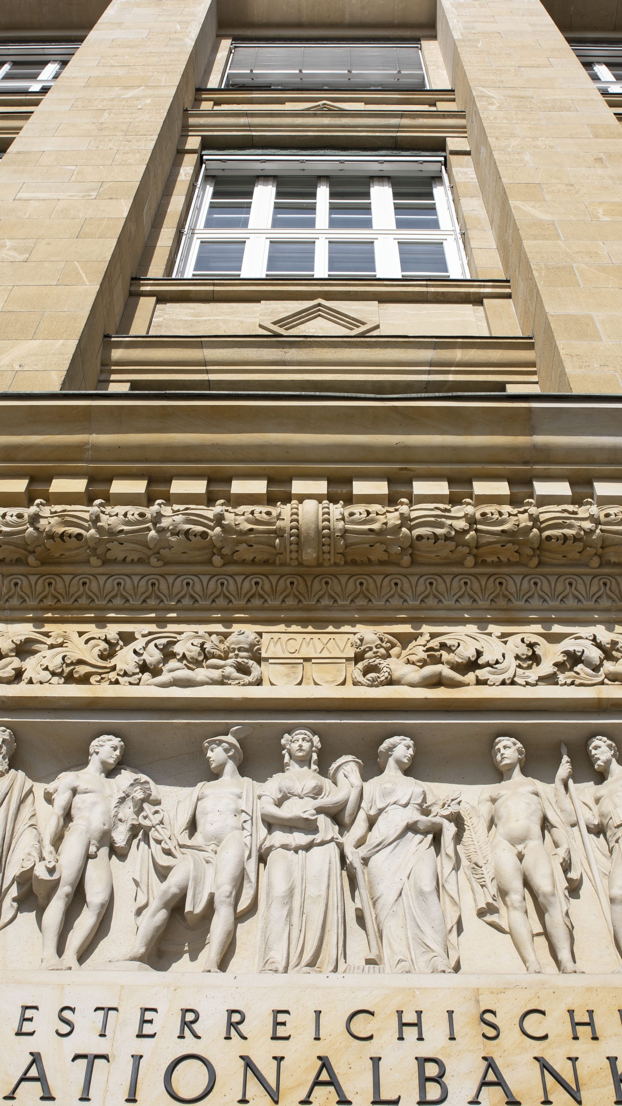 Die OeNB erwartet heuer leichtes Wachstum und eine Inflation von 7,4 Prozent.