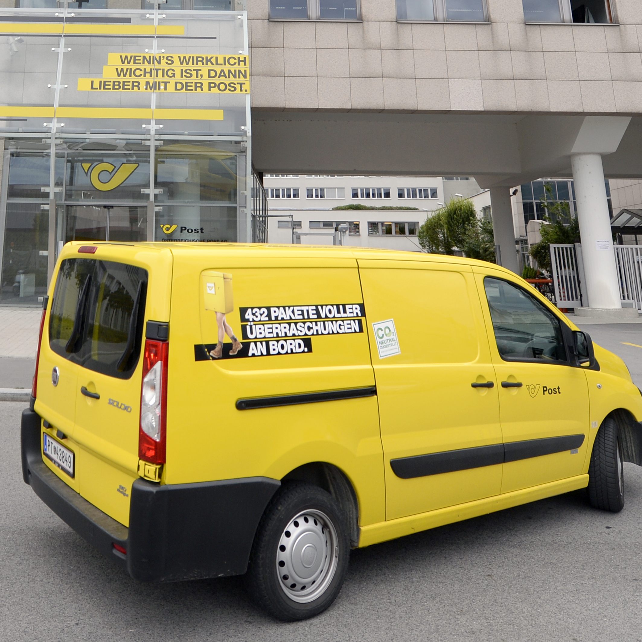 Die Post erhöht das Briefporto.