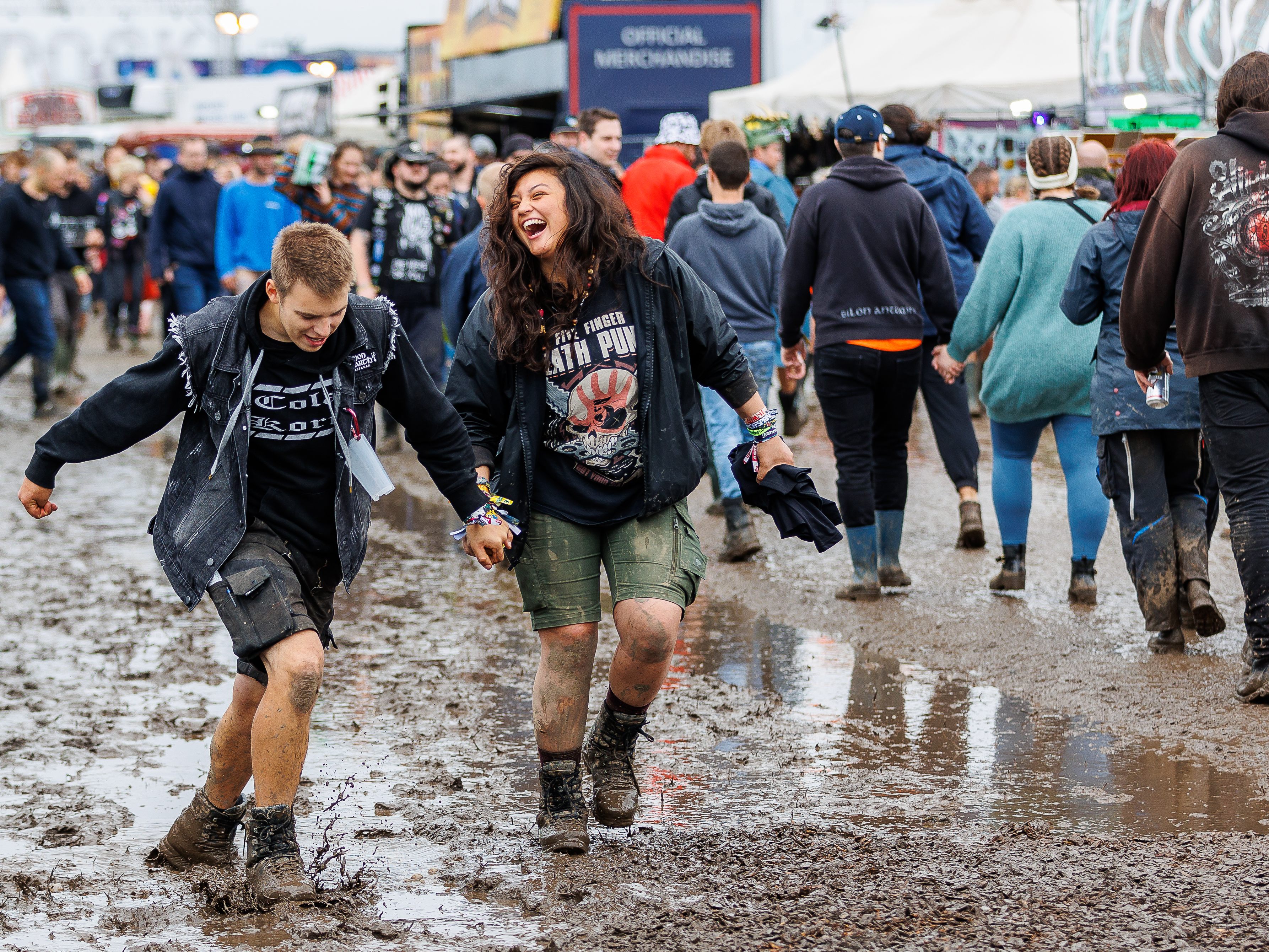 Regenschauer oder Gewitter sind am Nova Rock Wochenende vor allem abends möglich. Regenschauer oder Gewitter sind am Nova Rock Wochenende vor allem abends möglich.