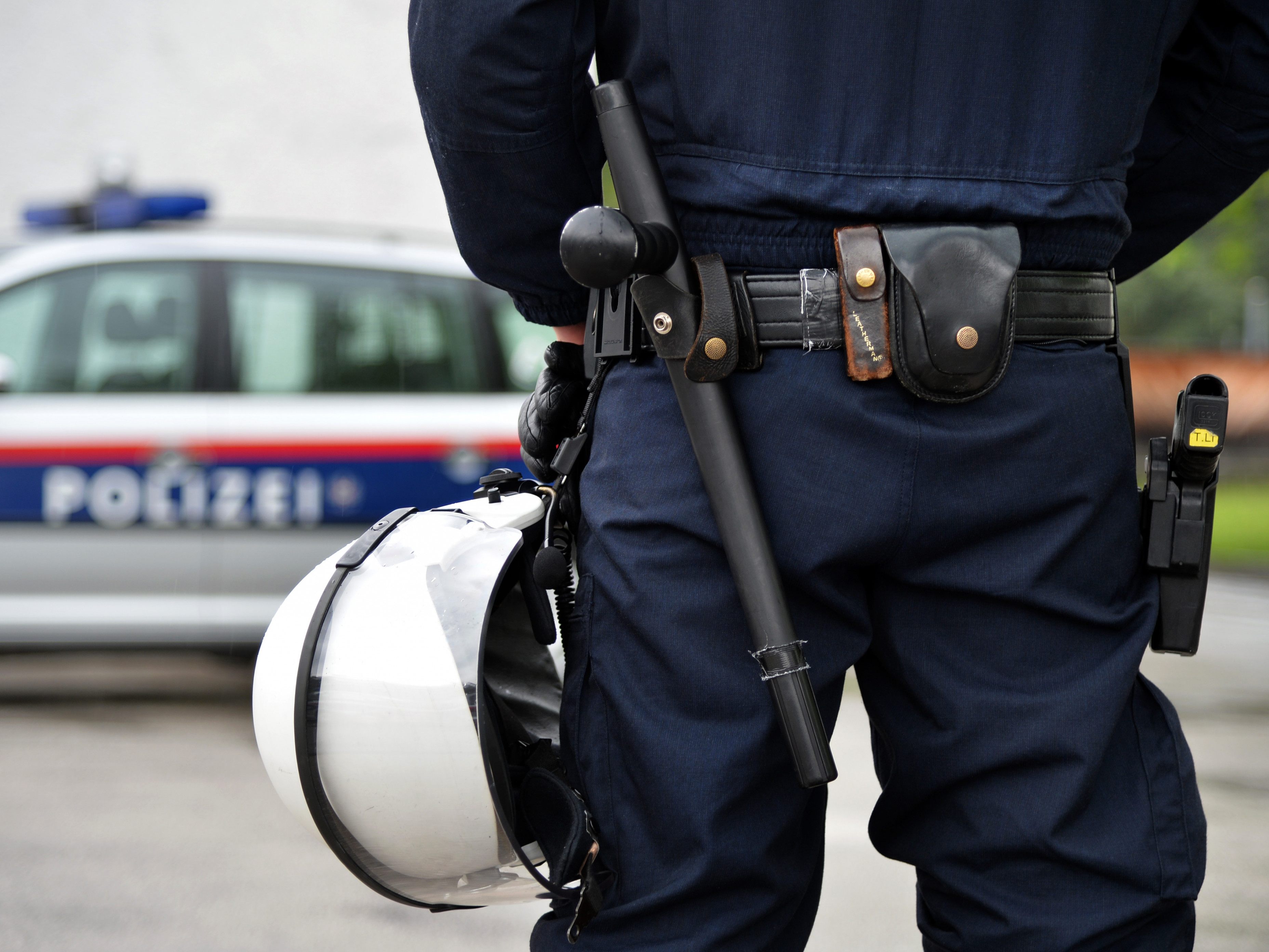 Ein 17-Jähriger attackierte bei einem Streit in Wien-Ottakring seinen Vater mit dem Messer. Ein 17-Jähriger attackierte bei einem Streit in Wien-Ottakring seinen Vater mit dem Messer.