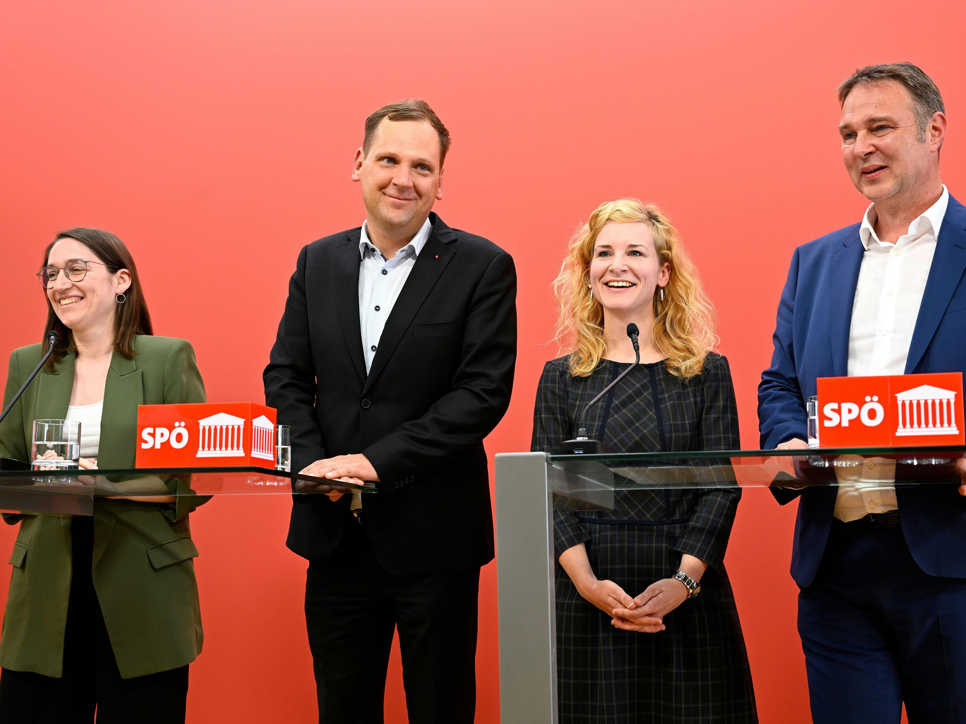 Andreas Babler holte sein Team vor den Vorhang.