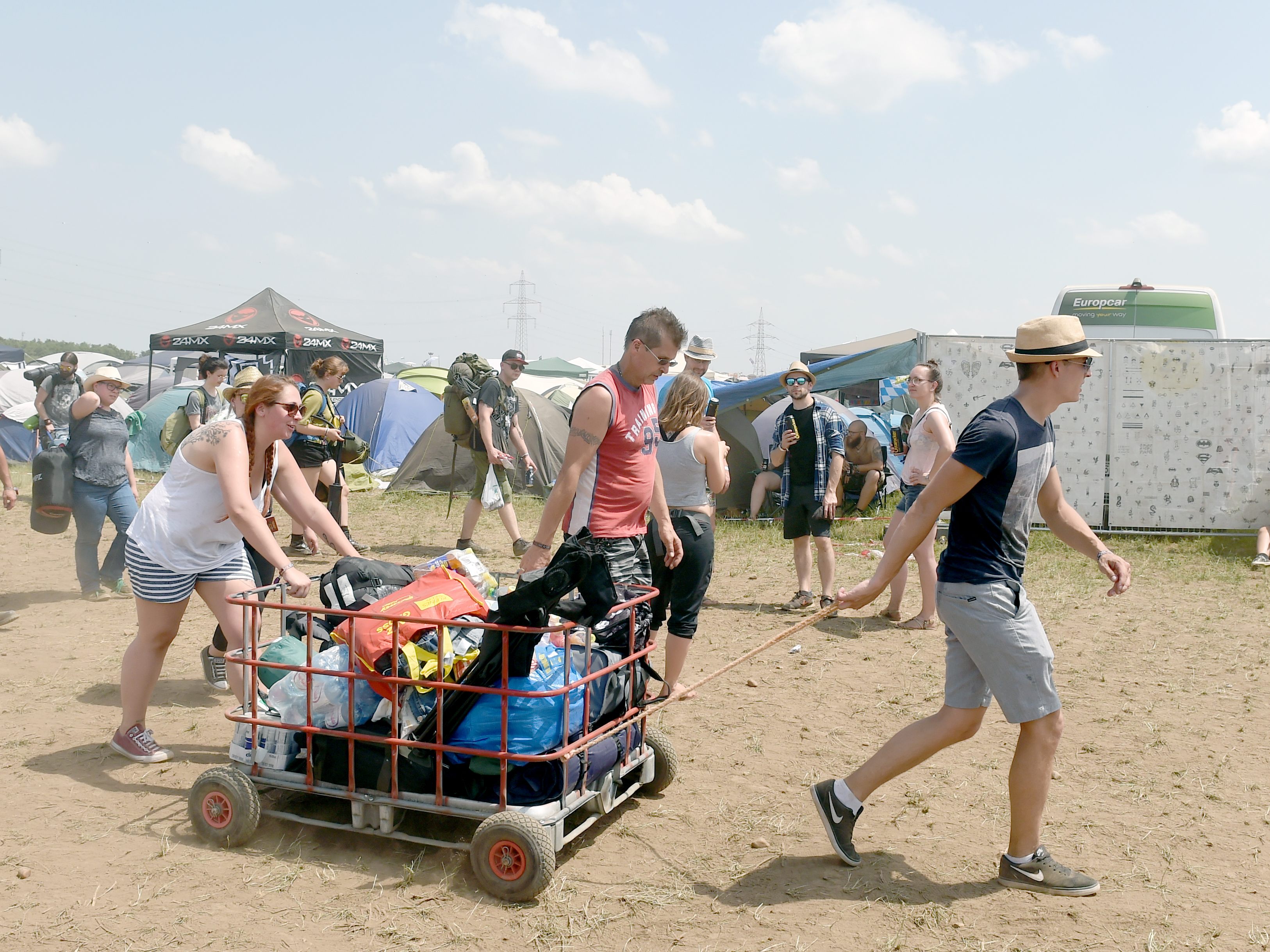 Die ersten Festivalbesucher reisen zum Nova Rock 2023 an. Die ersten Festivalbesucher reisen zum Nova Rock 2023 an.