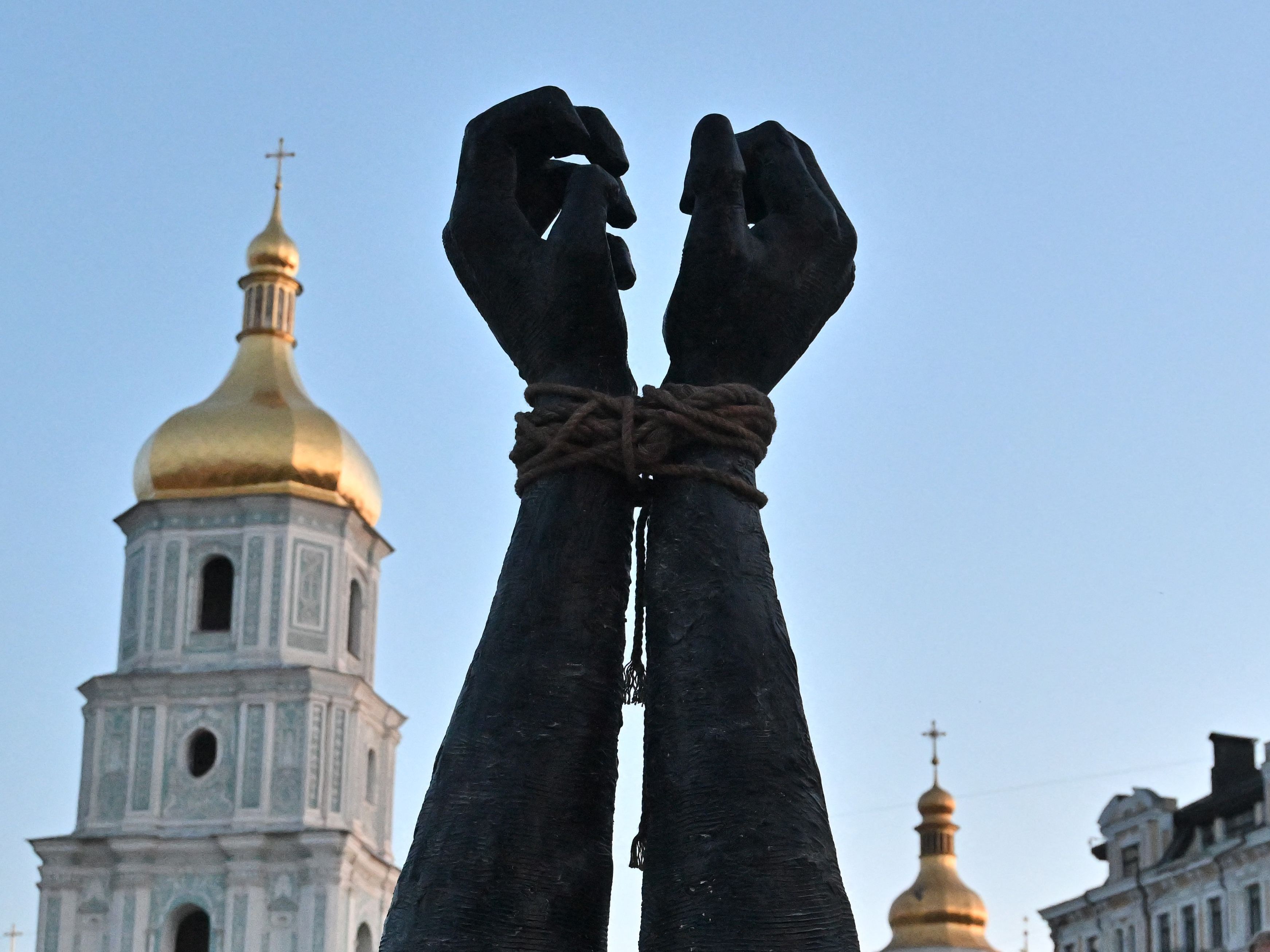 Ukrainische Kriegsgefangenen-Angehörige beklagen die Rote Kreuz-Passivität. Ukrainische Kriegsgefangenen-Angehörige beklagen die Rote Kreuz-Passivität.
