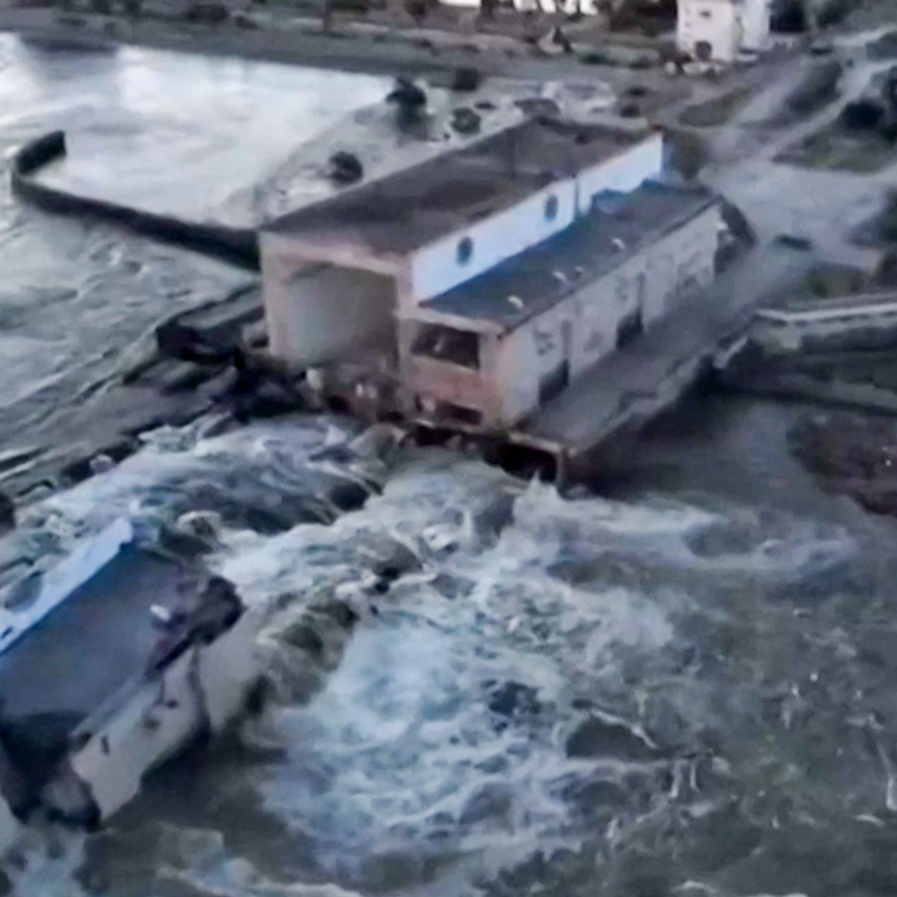 Ukraine und Russland machen einander für Zerstörung verantwortlich.