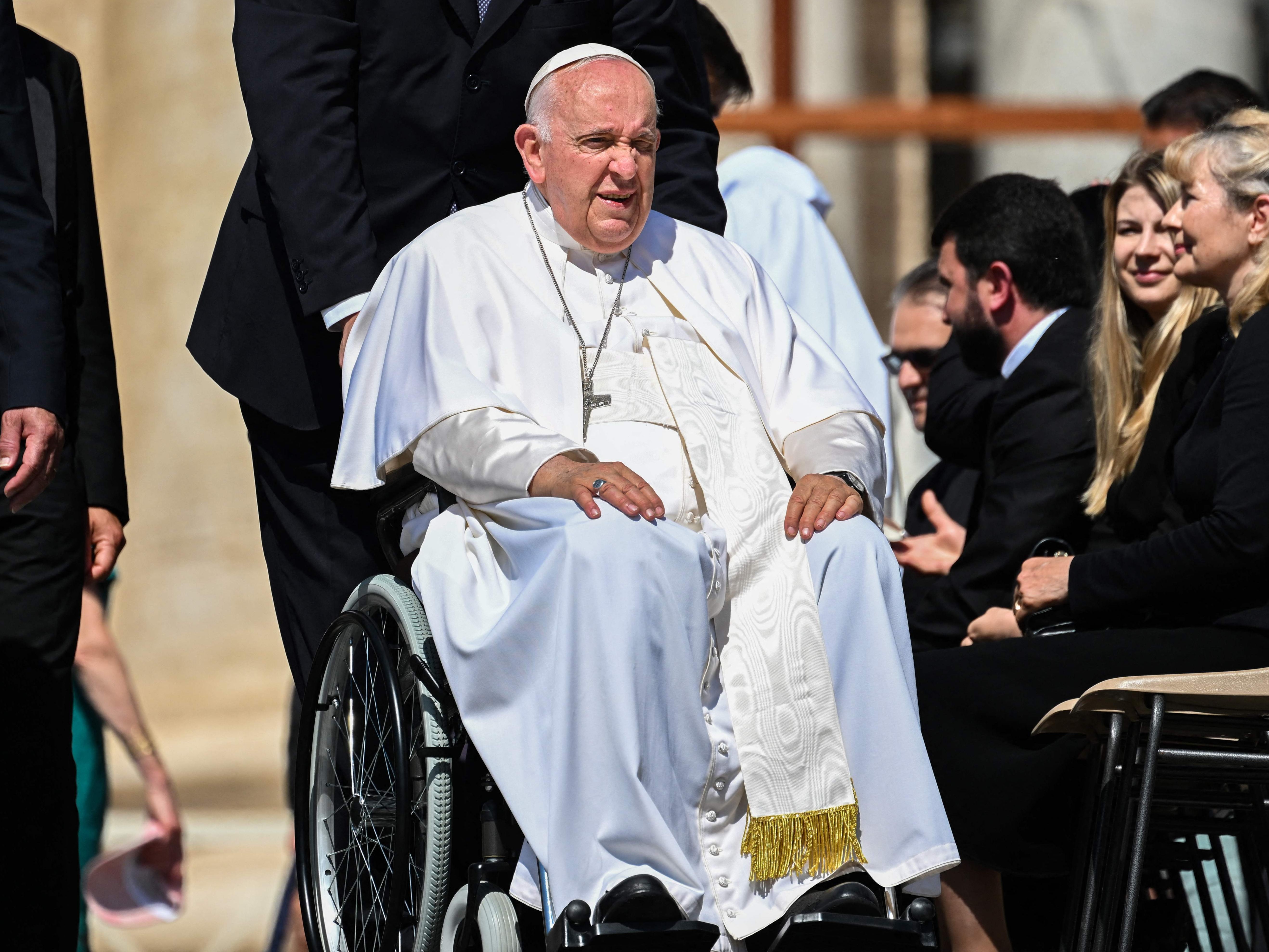 Papst Franziskus musste sich OP unterziehen. Papst Franziskus musste sich OP unterziehen.