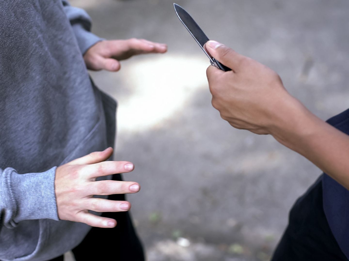 Ein Jugendlicher ging im Rausch mit einem Messer auf seinen 14-jährigen Freund los. Ein Jugendlicher ging im Rausch mit einem Messer auf seinen 14-jährigen Freund los.