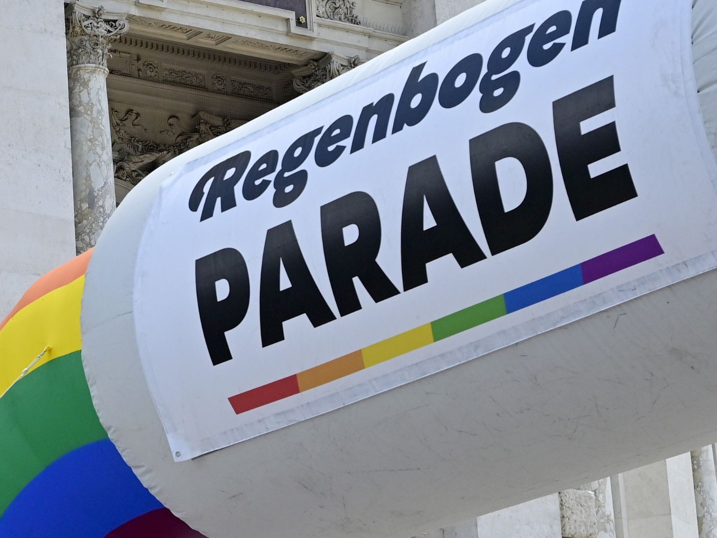 Das Wochenende bringt in Wien die Regenbogenparade. Das Wochenende bringt in Wien die Regenbogenparade.