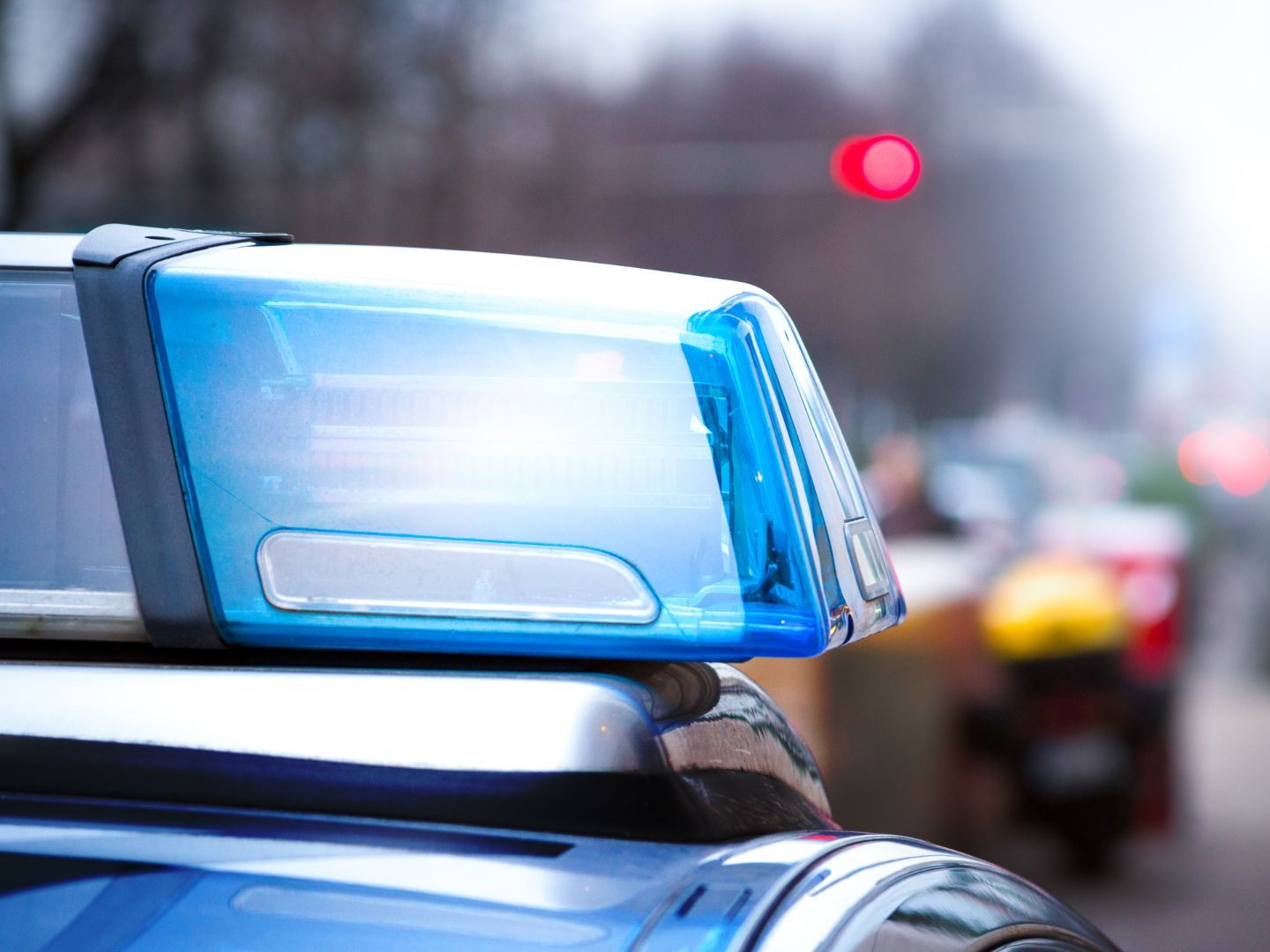 Ein Mann bedrohte zwei junge Frauen in einem Auto in Wien mit dem Messer. Ein Mann bedrohte zwei junge Frauen in einem Auto in Wien mit dem Messer.
