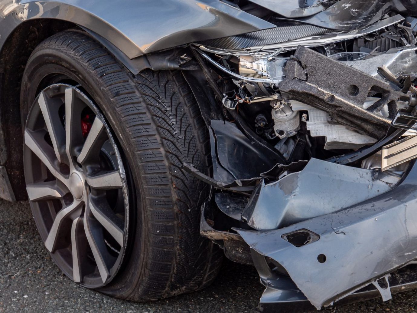 Ein 5-Jähriger der bei einer Auto-Kollision mit einem Triebwagen schwer verletzt wurde, ist nun verstorben. Ein 5-Jähriger der bei einer Auto-Kollision mit einem Triebwagen schwer verletzt wurde, ist nun verstorben.