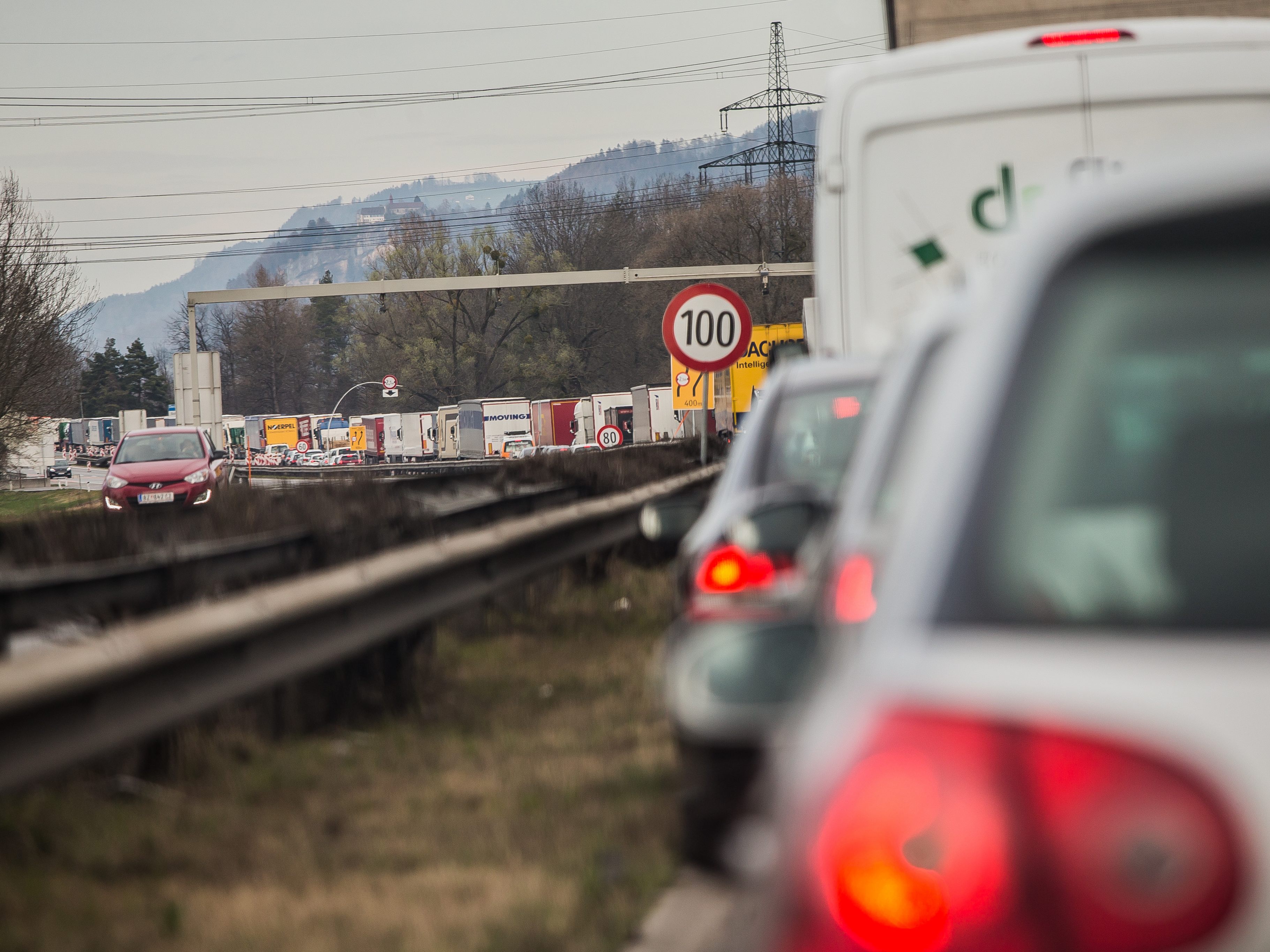 Stau auf der A14 nach einem Unfall auf Höhe Dornbirn-Nord