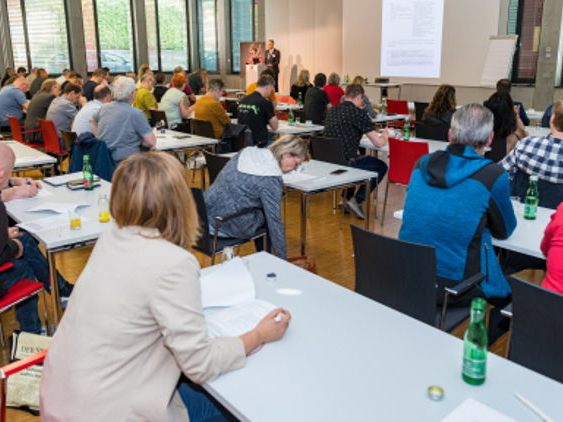 Beim AK Znüne bietet den Betriebsrät:innen regelmäßig Weiterbildung an. (Foto: Jürgen Gorbach/ AK)