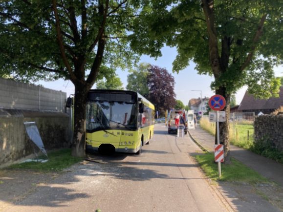 Bei einem Busunfall in Lustenau wurden mehrere Kinder verletzt. Bei einem Busunfall in Lustenau wurden mehrere Kinder verletzt.
