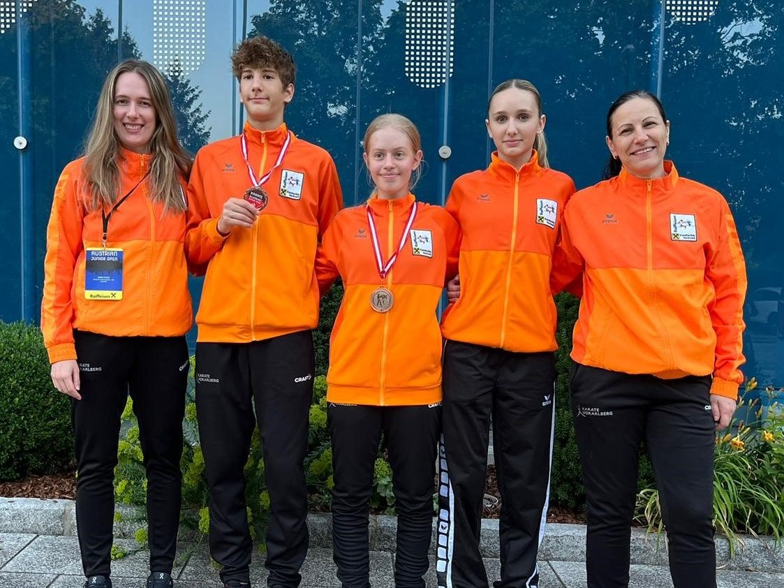 Die Sportler und Trainer bei den Austrian Junioren Open Die Sportler und Trainer bei den Austrian Junioren Open