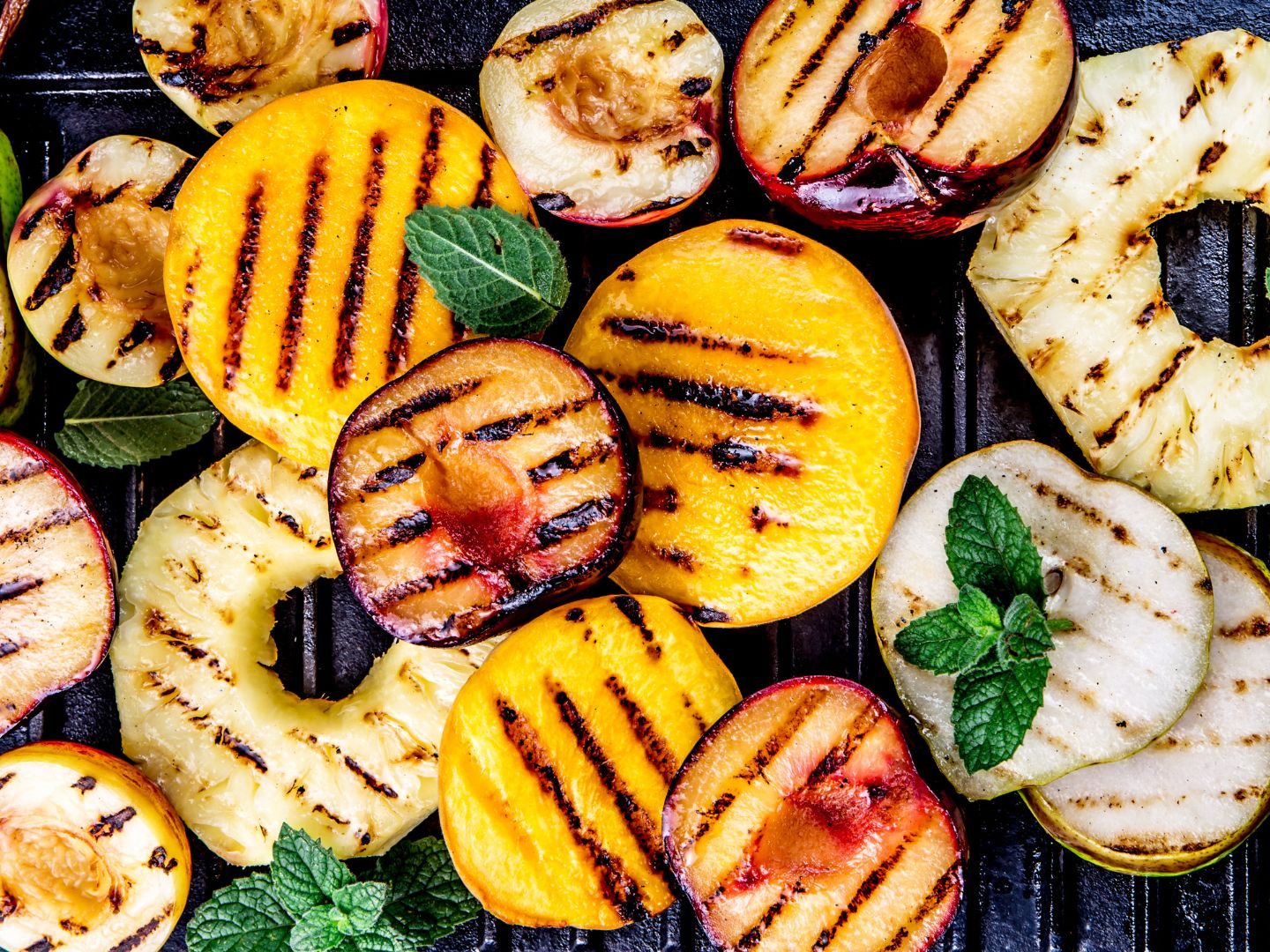 Auch Obst wird nun immer häufiger am Griller zubereitet. Auch Obst wird nun immer häufiger am Griller zubereitet.