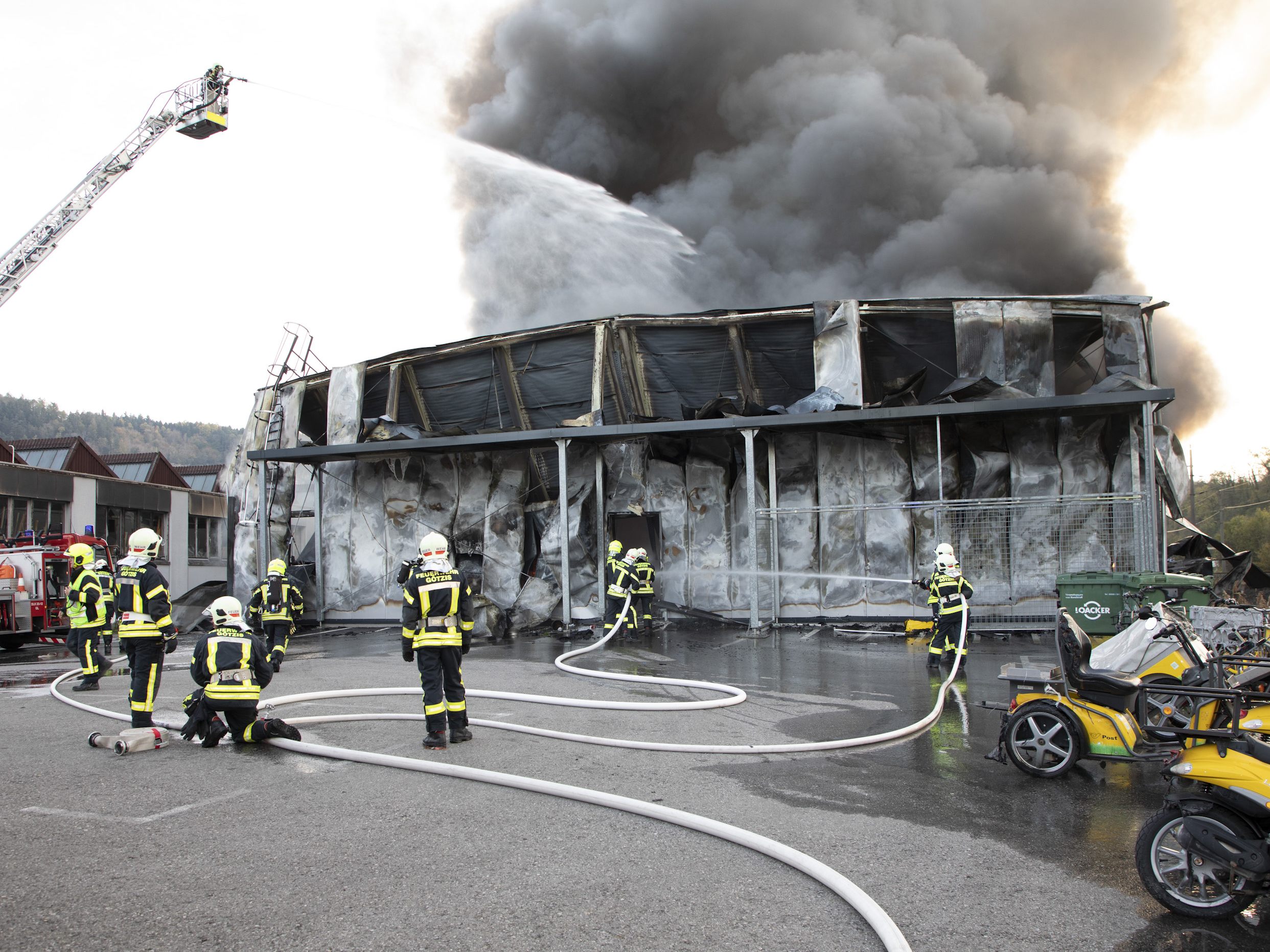 Postverteilerzentrum in Koblach stand in Flammen.