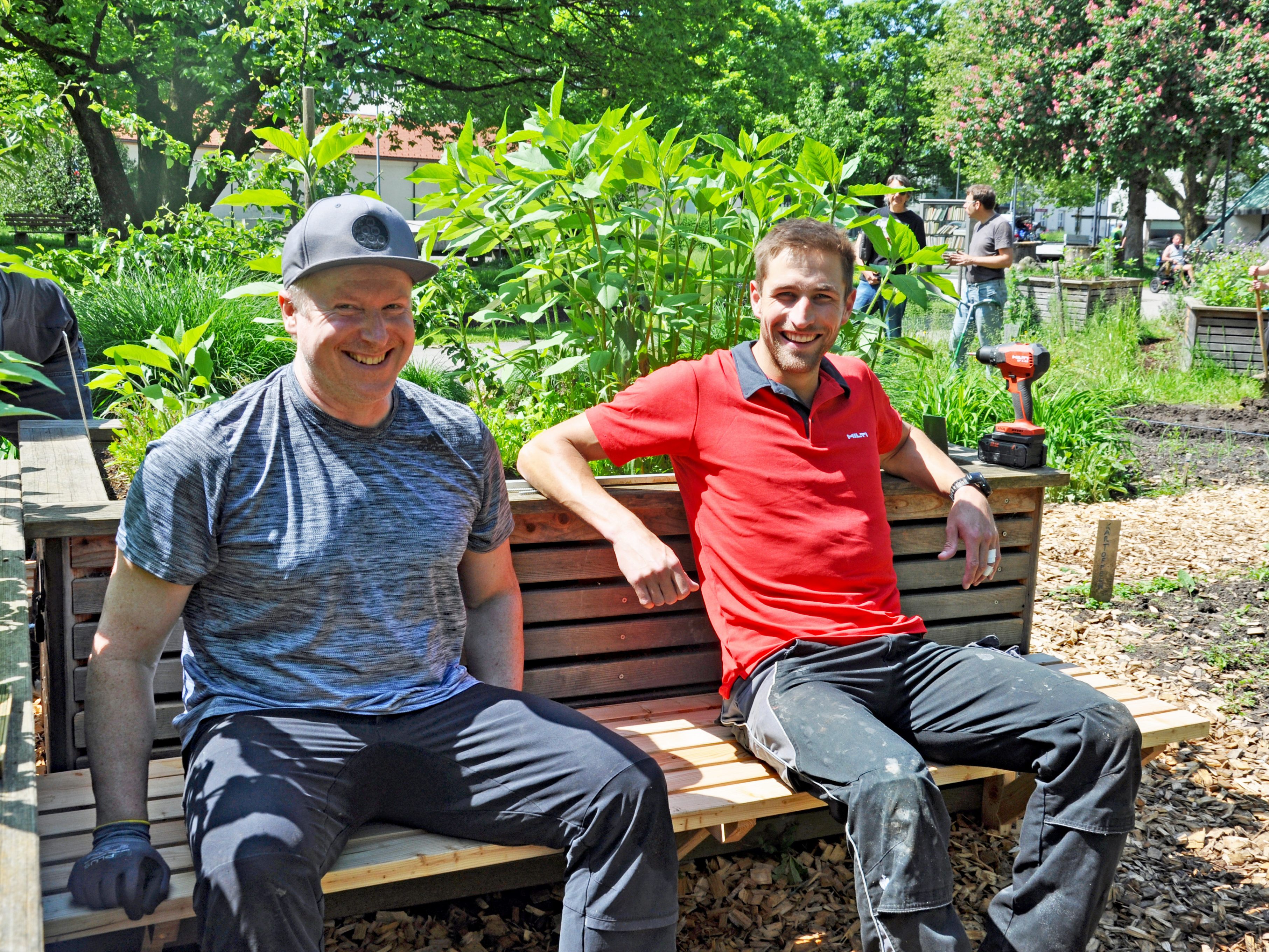 Mitarbeiter der Firma Hilti Liechtenstein engagierten sich einen Tag lang im Pilotgarten der Essbaren Stadt. Mitarbeiter der Firma Hilti Liechtenstein engagierten sich einen Tag lang im Pilotgarten der Essbaren Stadt.