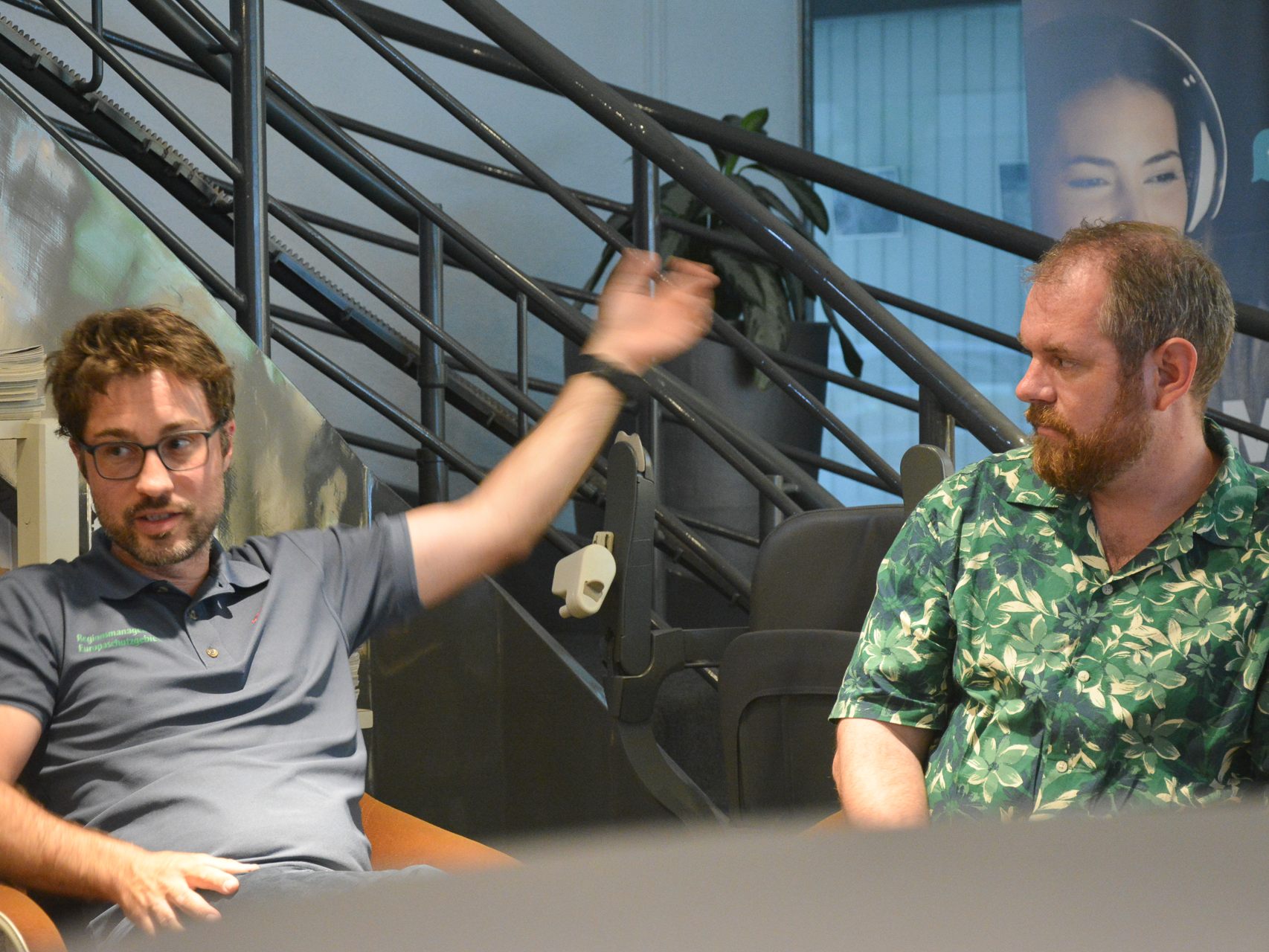 Martin Bösch, Regionsmanager der Europaschutzgebiete, und Landwirt Simon Vetter diskutierten über Biodiversität innerorts und wie Boden vielfältig genutzt werden kann. Martin Bösch, Regionsmanager der Europaschutzgebiete, und Landwirt Simon Vetter diskutierten über Biodiversität innerorts und wie Boden vielfältig genutzt werden kann.