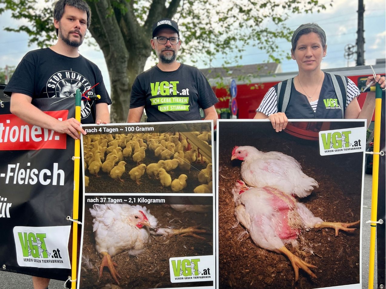 Tierschützer des VGT demonstrierten vor Ländle-Supermärkten. Tierschützer des VGT demonstrierten vor Ländle-Supermärkten.