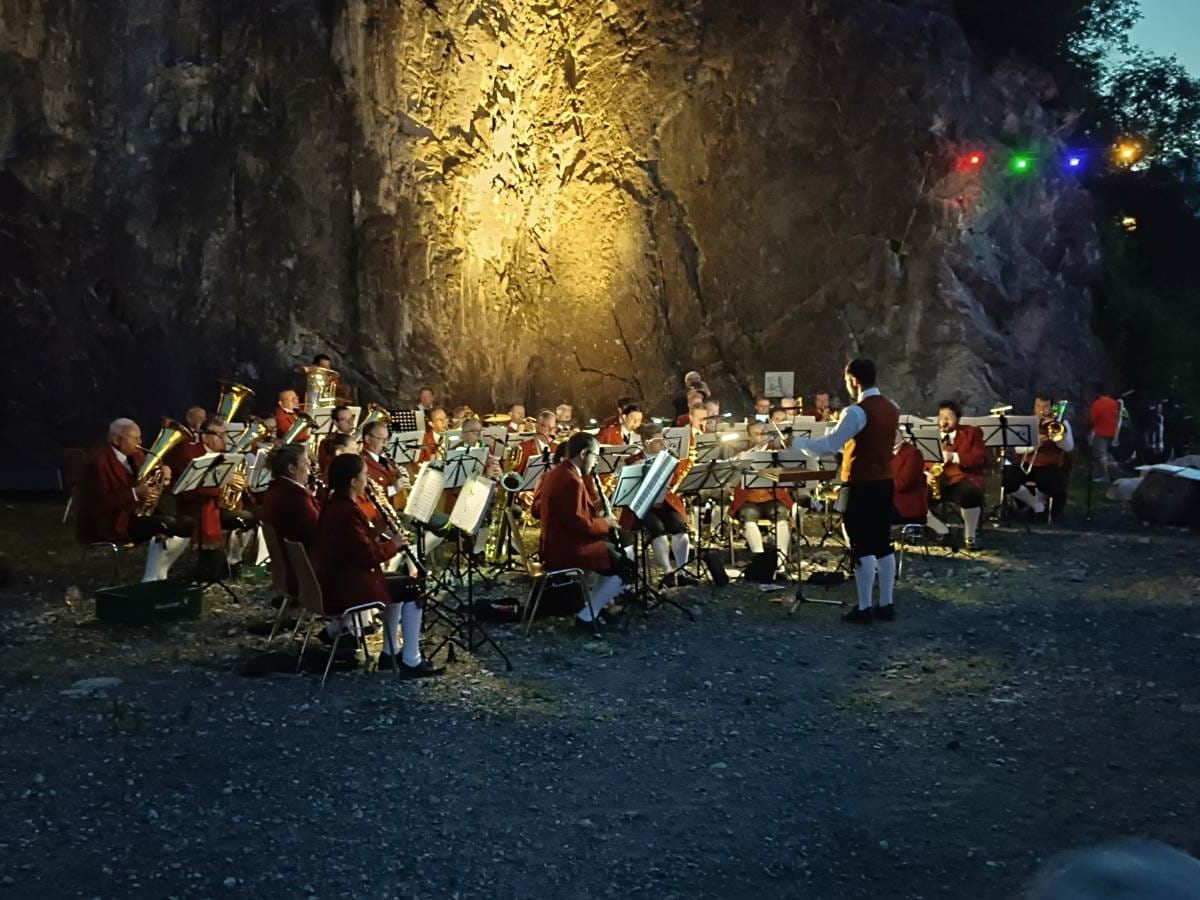 Flotte Musik bei traumhafter Kulisse