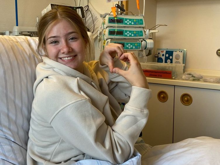 Junge Frau hat ihren genetischen Zwilling gefunden.