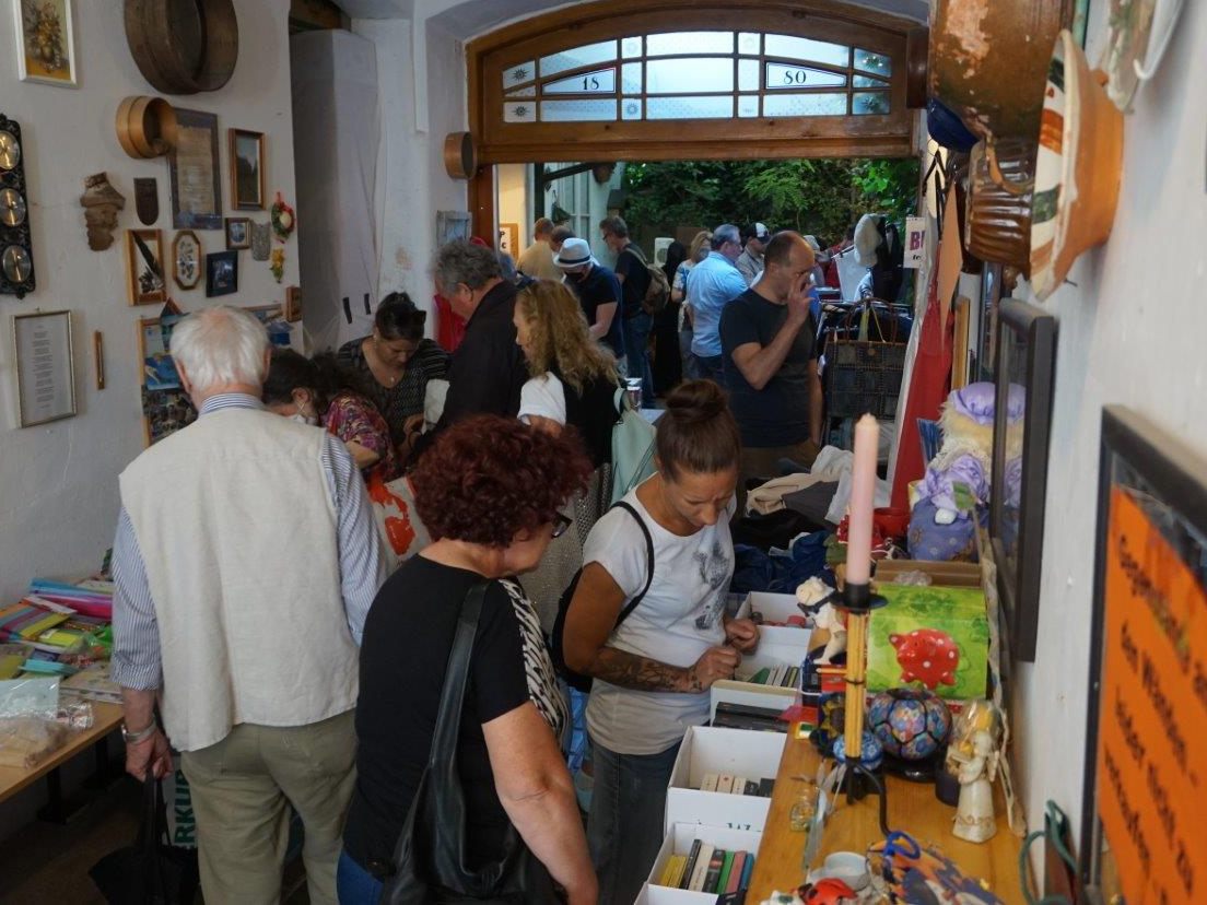 Vom 23. bis zum 25. Juni findet in Hernals wieder der Haus-Flohmarkt statt. Vom 23. bis zum 25. Juni findet in Hernals wieder der Haus-Flohmarkt statt.