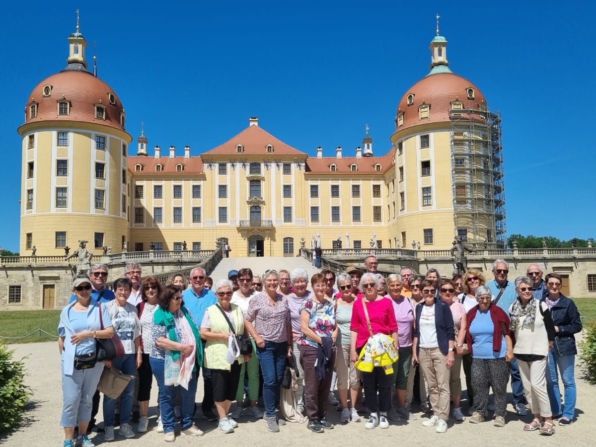 Gruppenfoto vor der Moritzburg