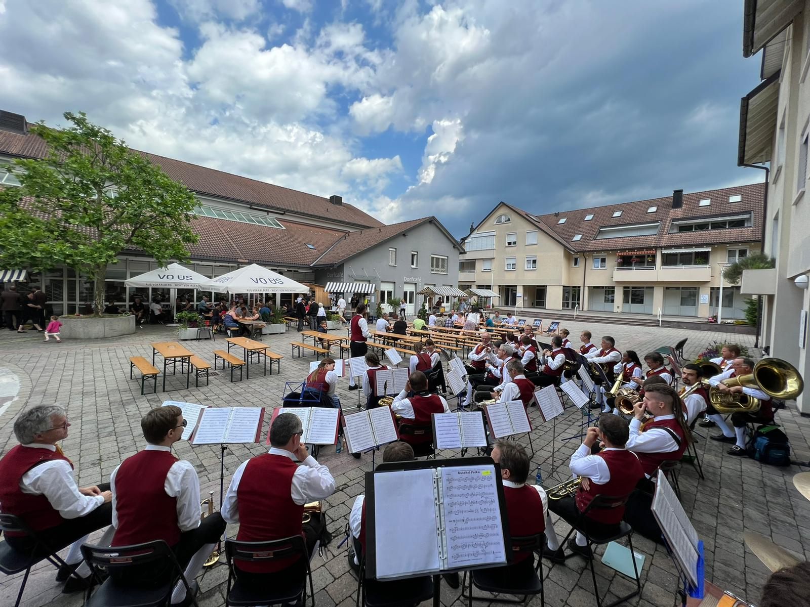 Beim Dorf Cafe Nenzing startet die diesjährige Platzkonzertsaison Beim Dorf Cafe Nenzing startet die diesjährige Platzkonzertsaison