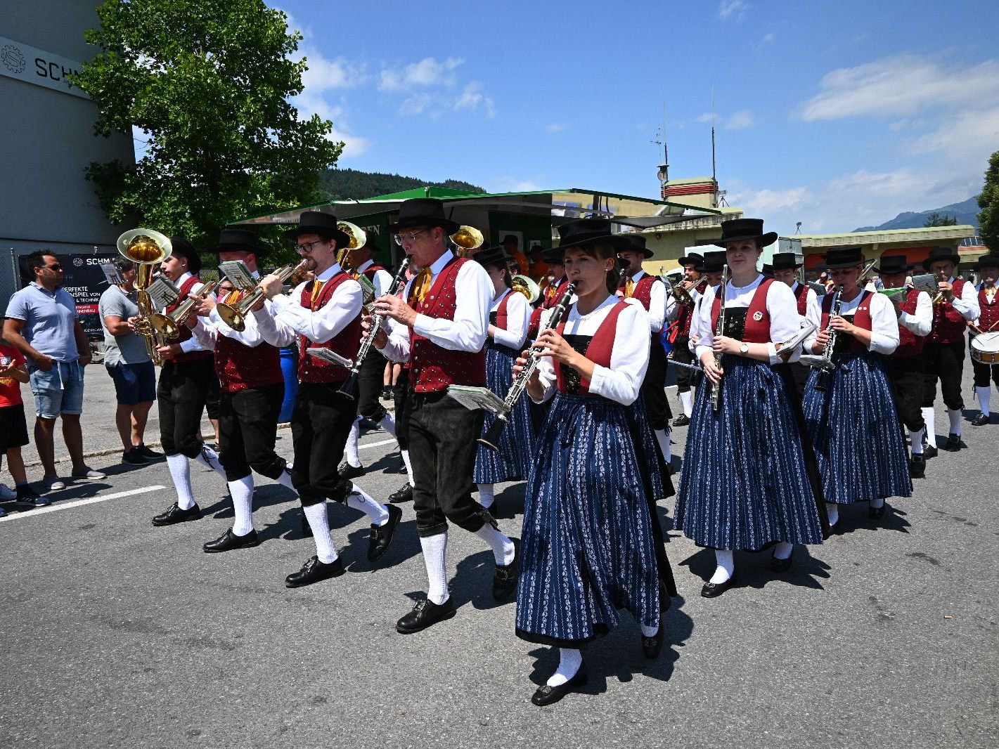Das nächste Platzkonzert findet unter den Himmelchalets statt. Das nächste Platzkonzert findet unter den Himmelchalets statt.
