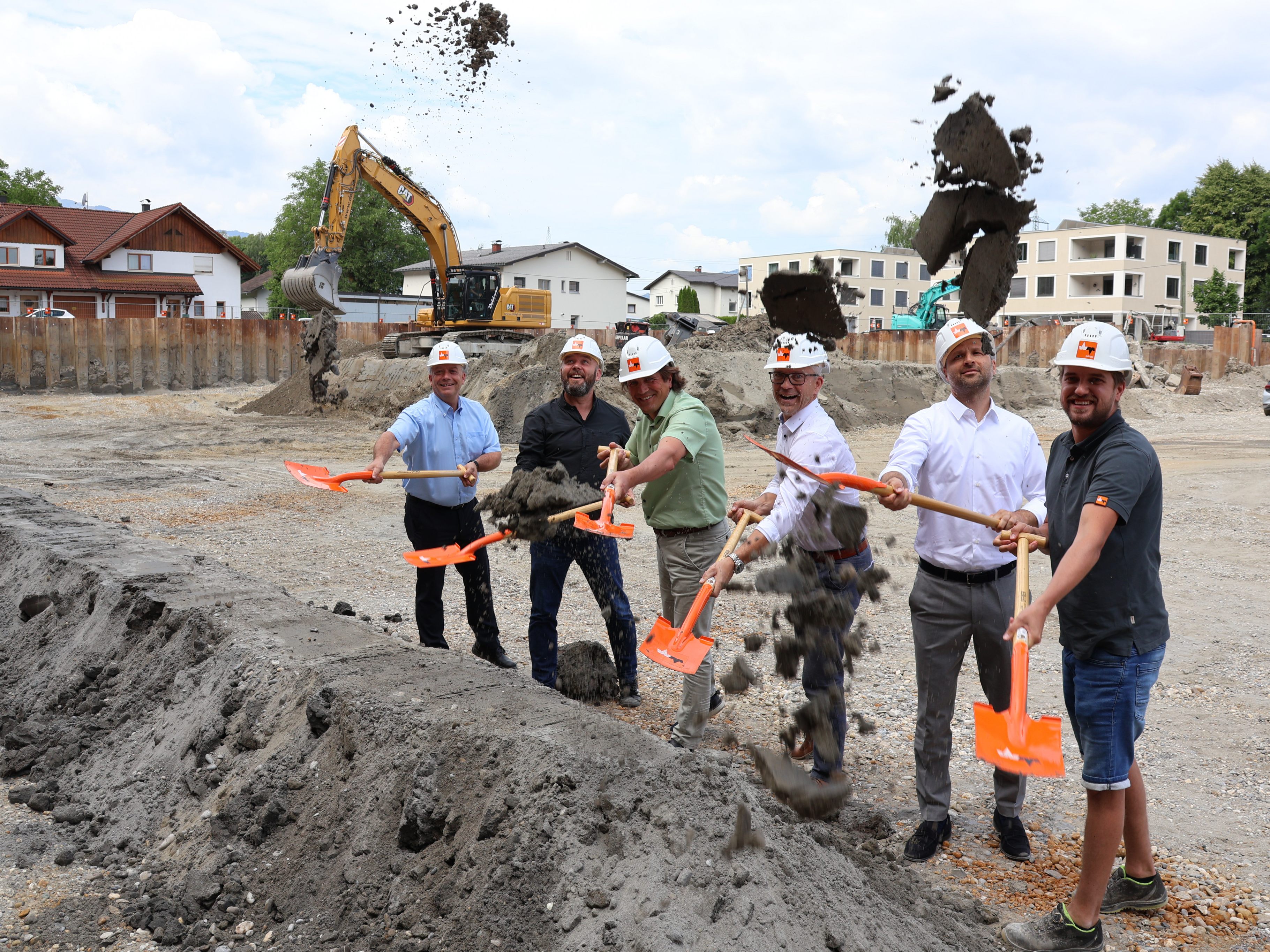 Johannes Wilhelm, Richard Scheich, Gerd Hölzl, Thomas Schöpf, Marco Tittler und Kevin Kees beim Spatenstich Johannes Wilhelm, Richard Scheich, Gerd Hölzl, Thomas Schöpf, Marco Tittler und Kevin Kees beim Spatenstich
