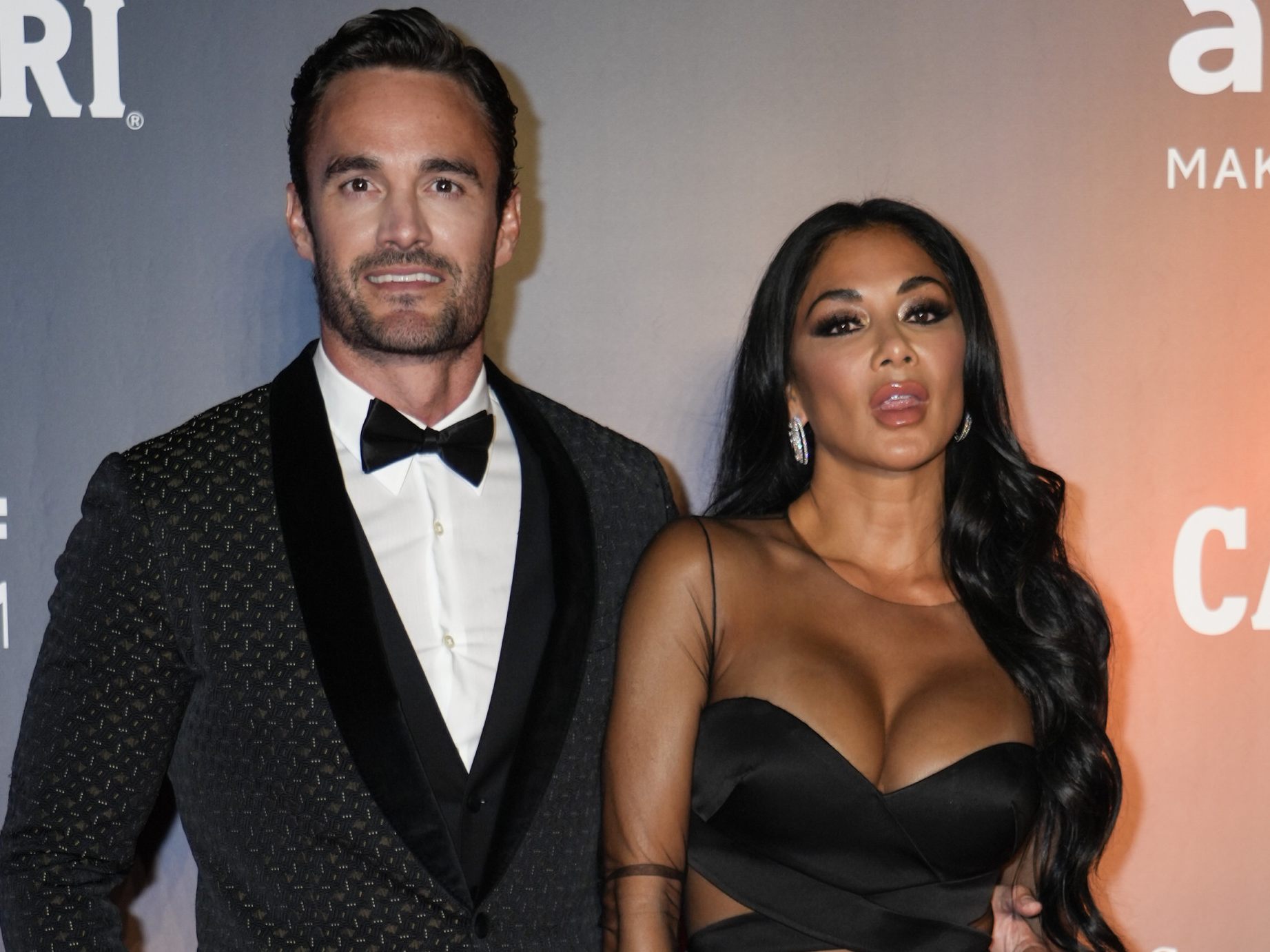 Sängerin Nicole Scherzinger verlobte sich mit Ex-Rugby-Spieler Evans. Sängerin Nicole Scherzinger verlobte sich mit Ex-Rugby-Spieler Evans.