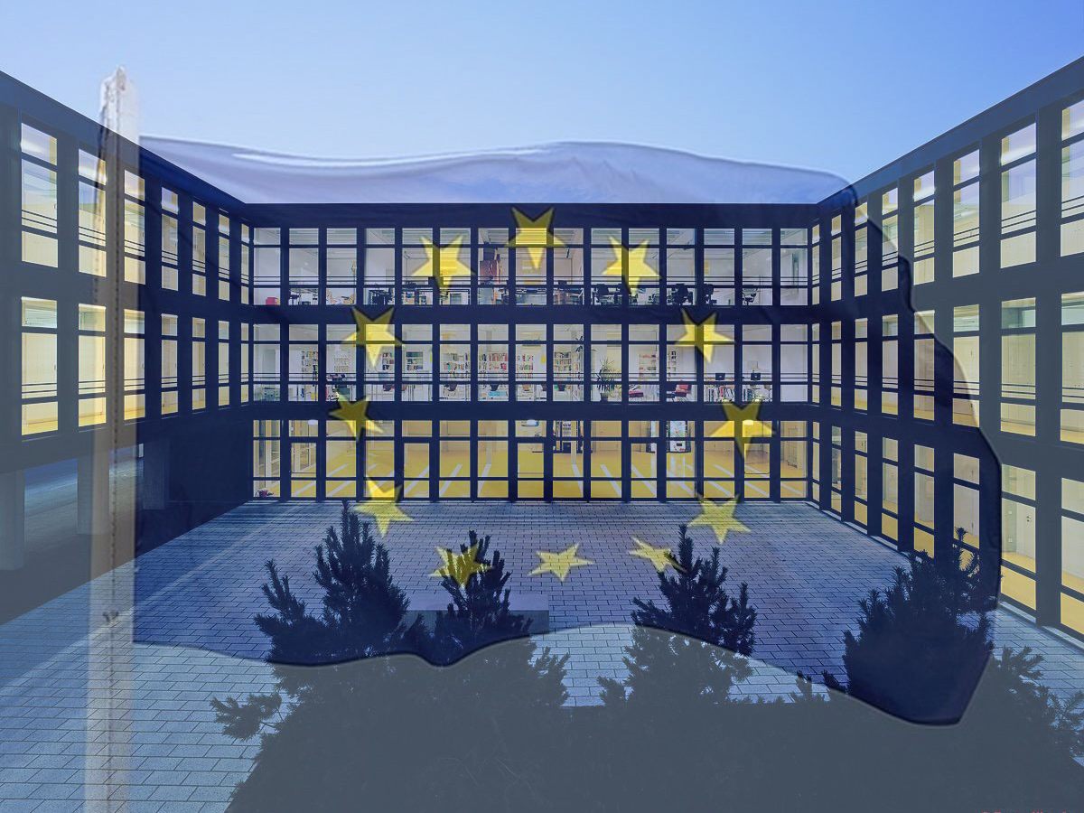 Die HAK Feldkirch ist seit letztem Jahr zertifizierte EU-Botschafterschule Die HAK Feldkirch ist seit letztem Jahr zertifizierte EU-Botschafterschule